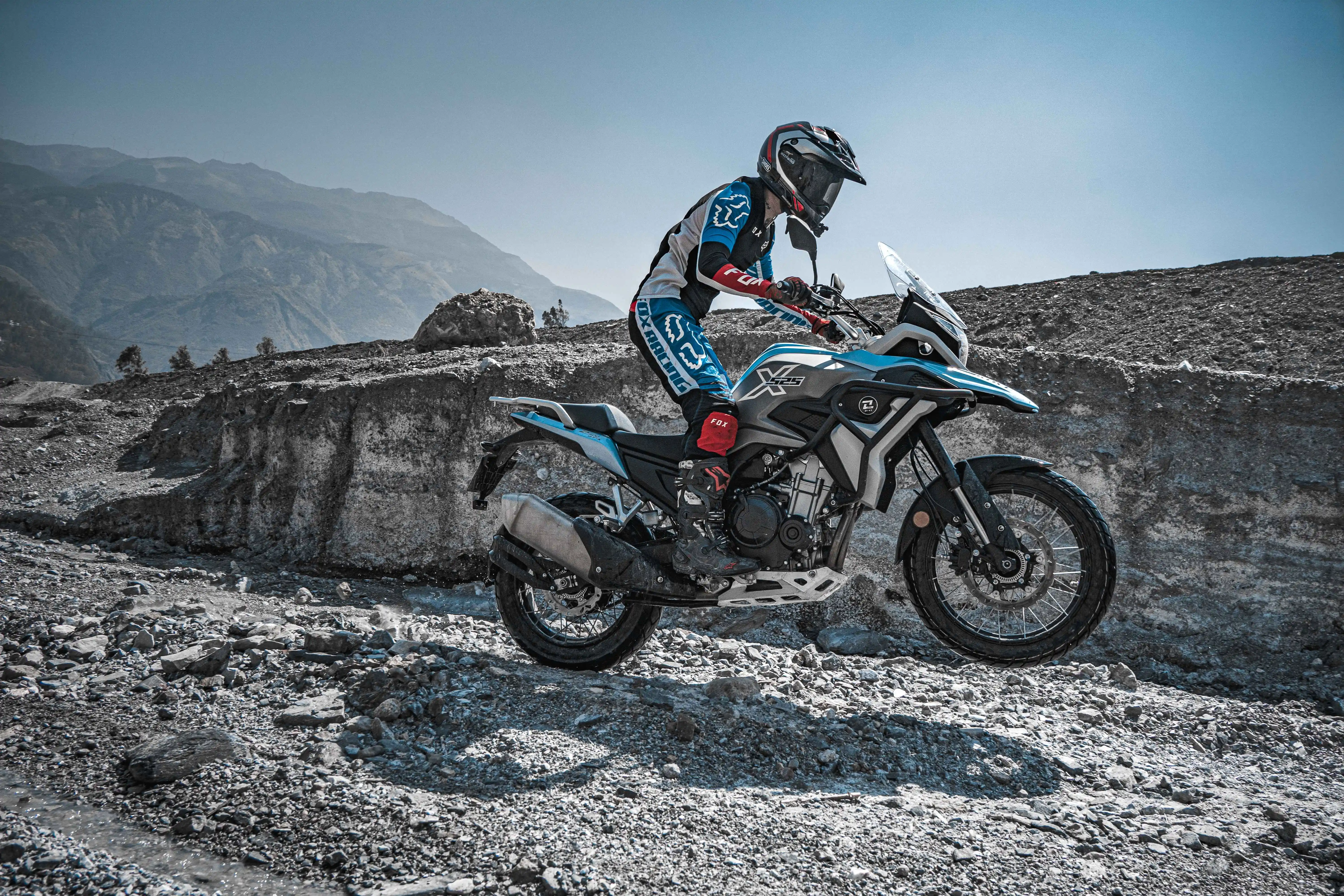 Прочный вертикальный мотоцикл 494cc 2200*935*1400 мм 170 км/ч 525X Pro adv Китай