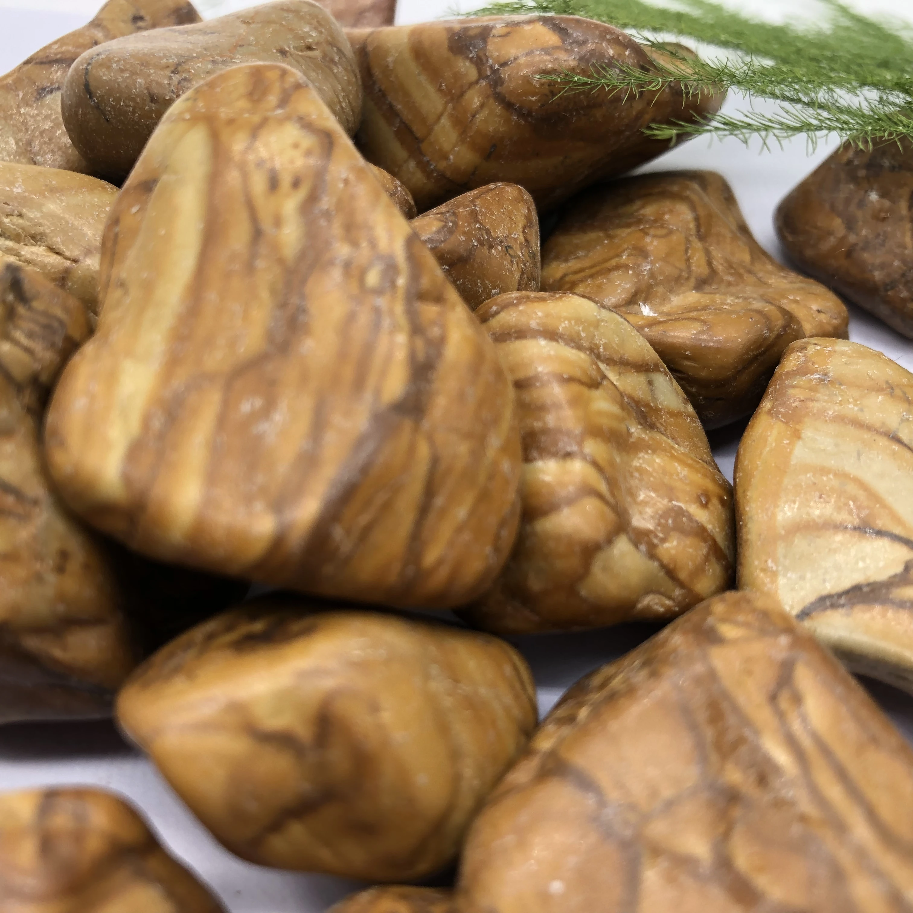 landscape natural bulk machine made polished Wood grain stone  pebbles cobbles stone for garden epoxy flooring