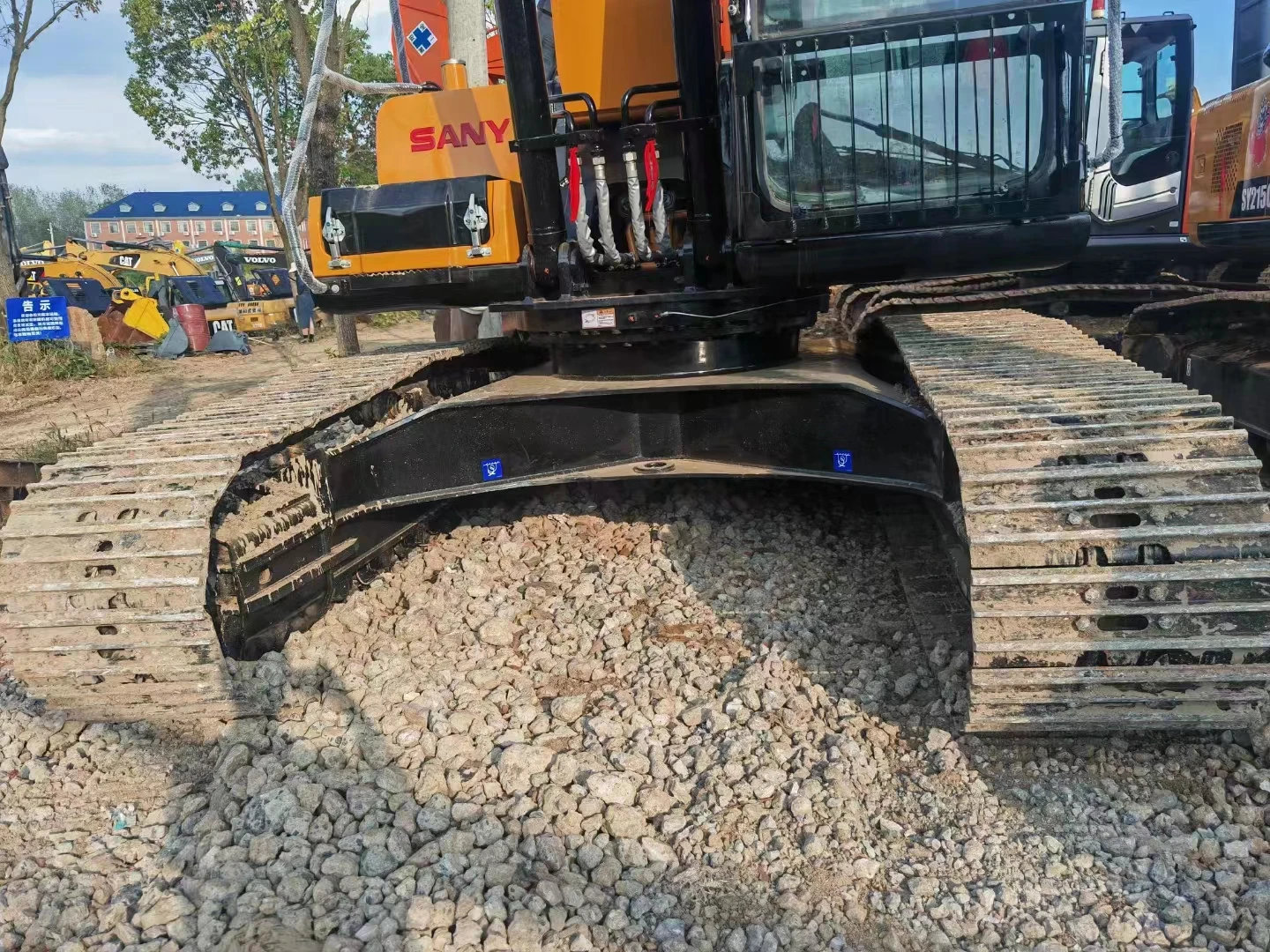 Used 21 Ton Sany SY215C Tracked Crawler Digger Excavator with Mitsubishi Engine Core Components Include Pump Motor Gear