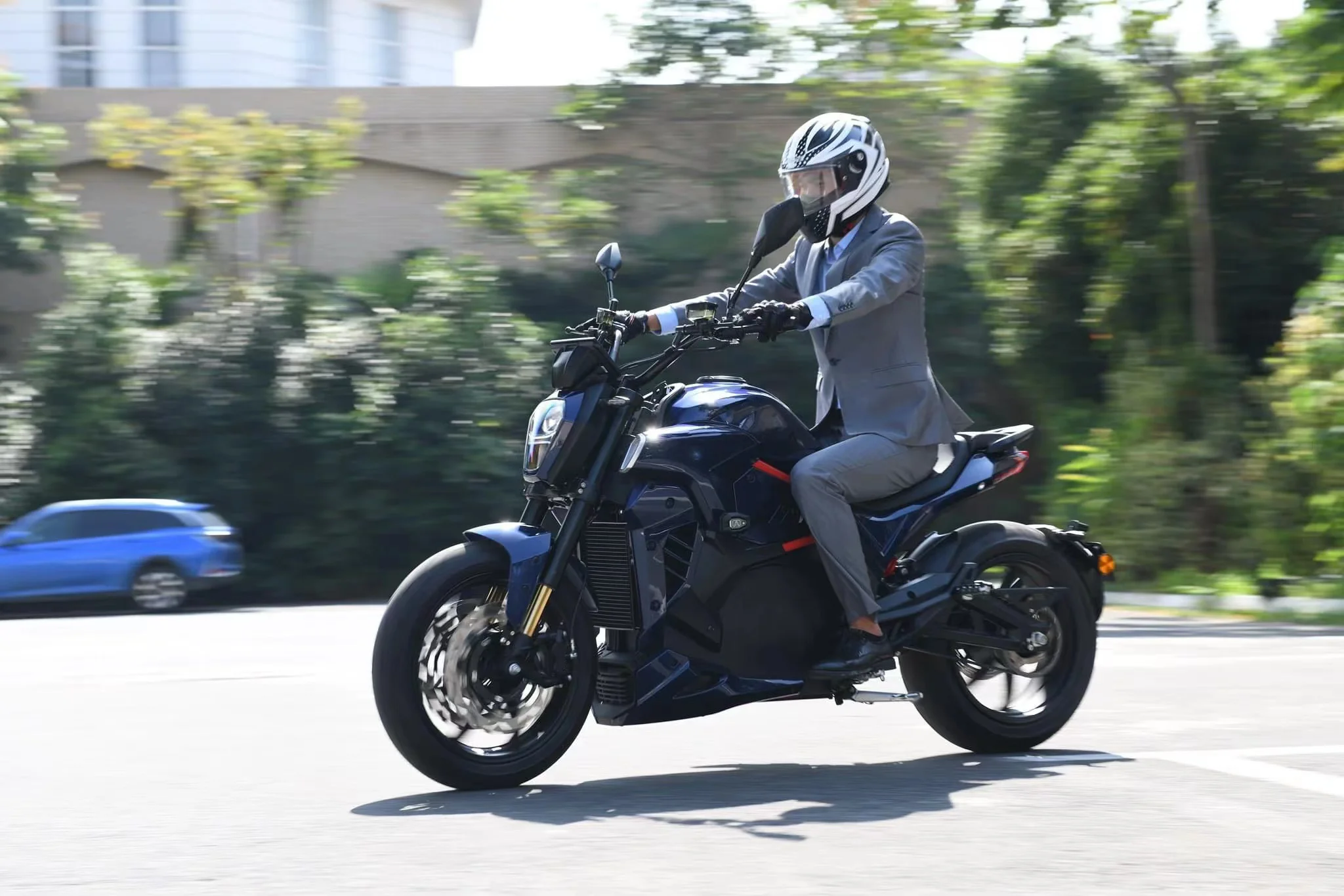 ALRENDO TS BRAVO 133V Water Cooling System Gates Belt Driven 17.4kwh Farasis Lithium Battery Mid Drive Electric Motorcycle