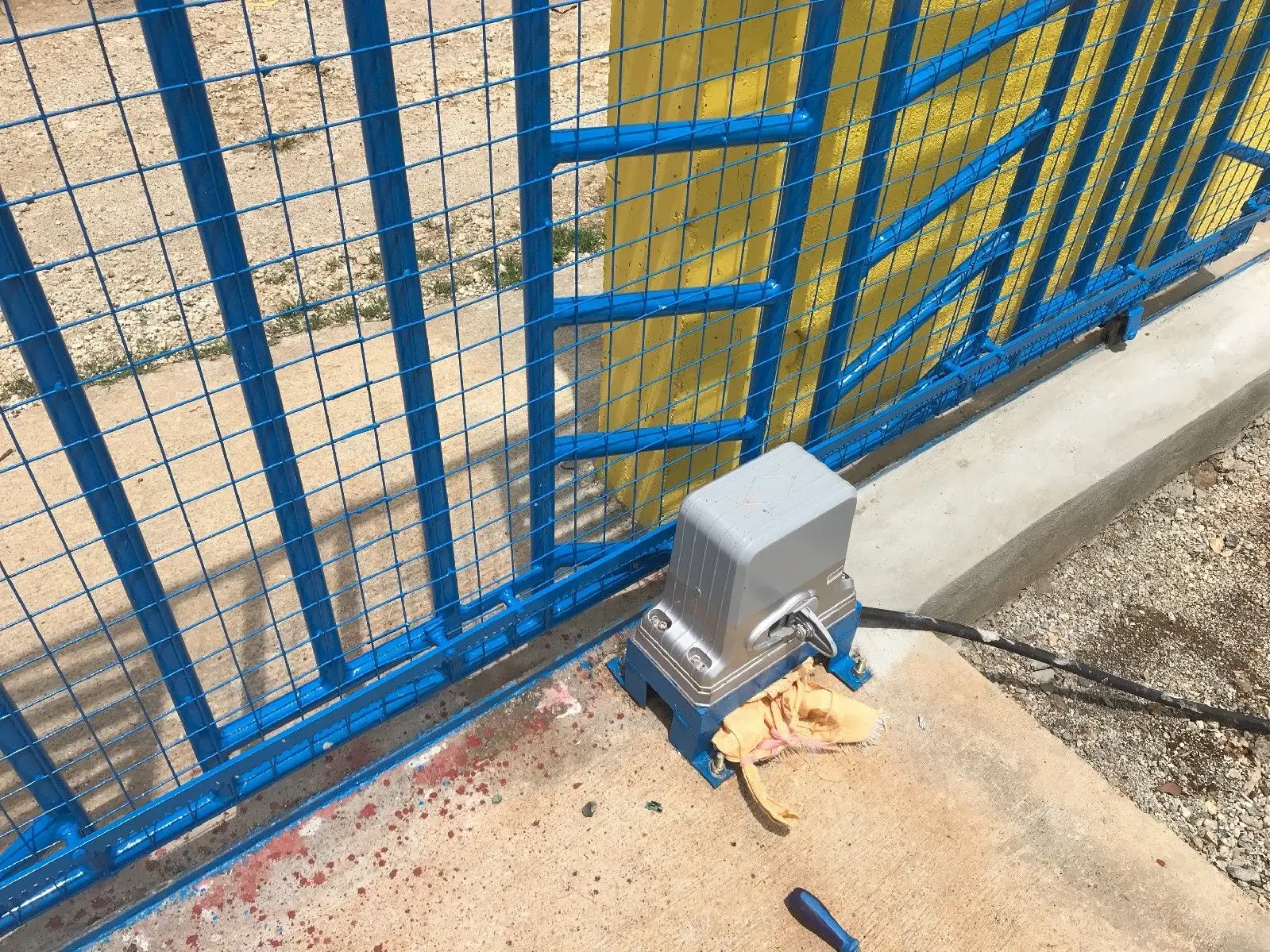 New Ac Motor 220V/110V Remote Sliding Gate Opener Sliding Gate Operators For 1800 Kg Outdoor Garden Sliding Gate Motor