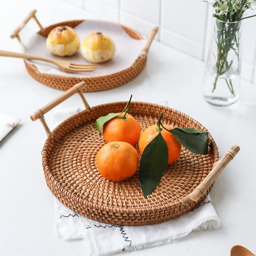 Wholesale rattan woven basket tray round food serving trays with wood handles home decor