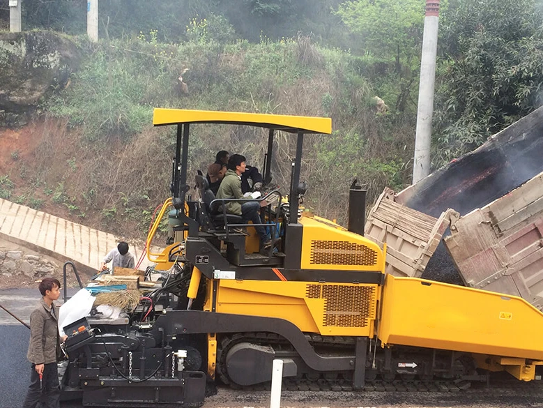 Chinese Top Brand 9M Width Asphalt Paver CLG509A for Sale