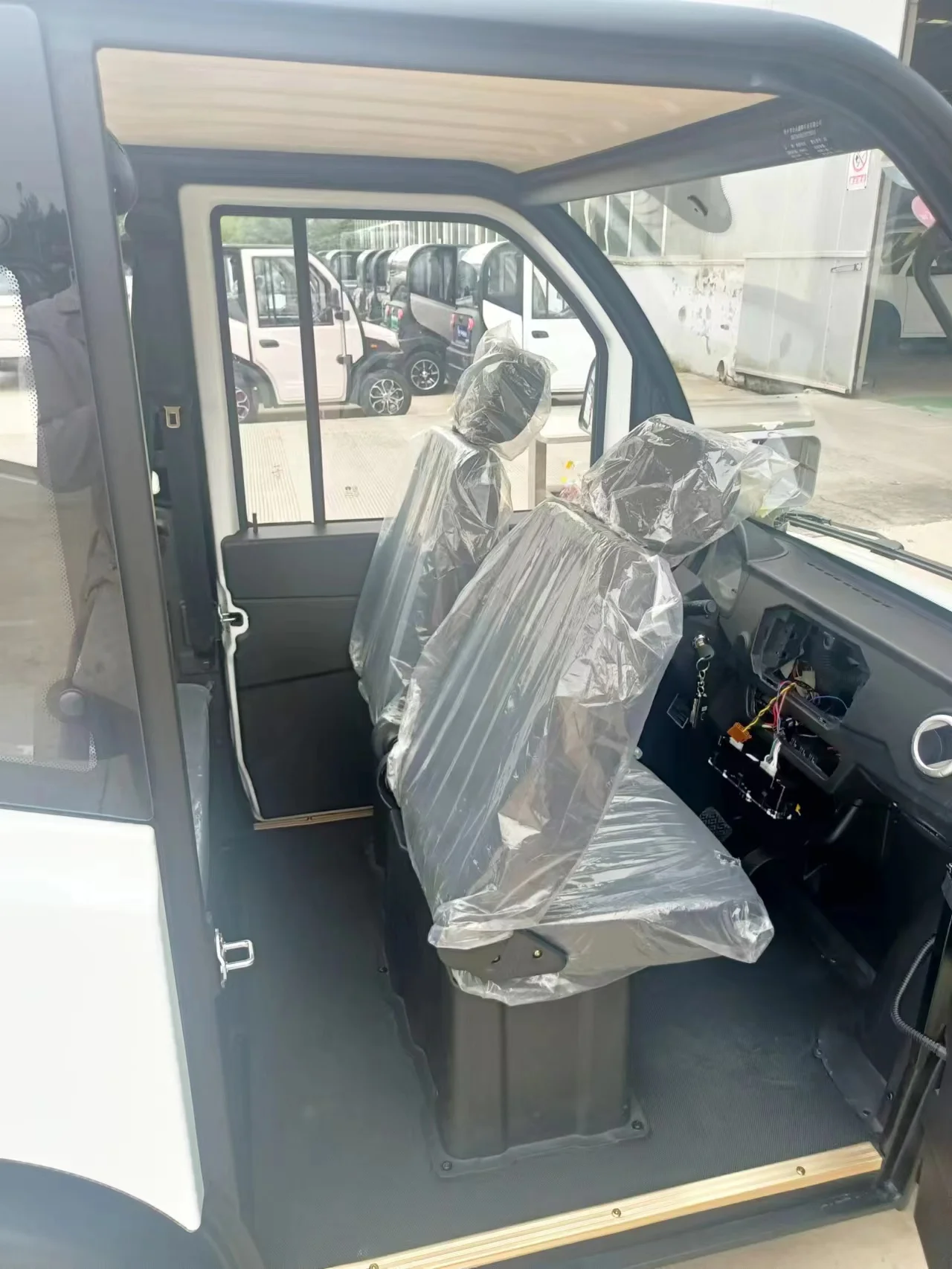 China 4 Wheel Electrical Street Legal Electric Car