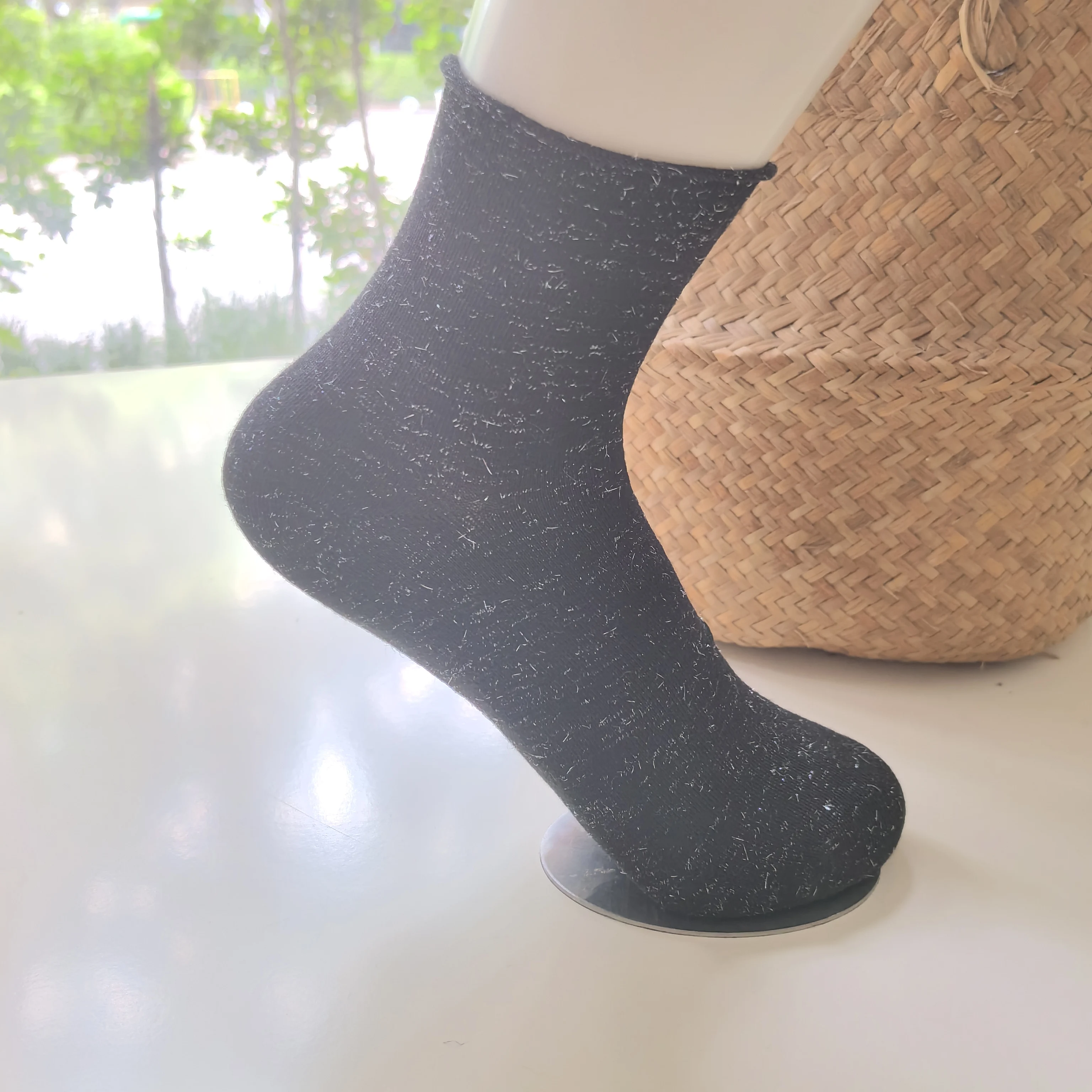 Customized woman socks Silver color yarn polyester fashion crimping quarter girl socks