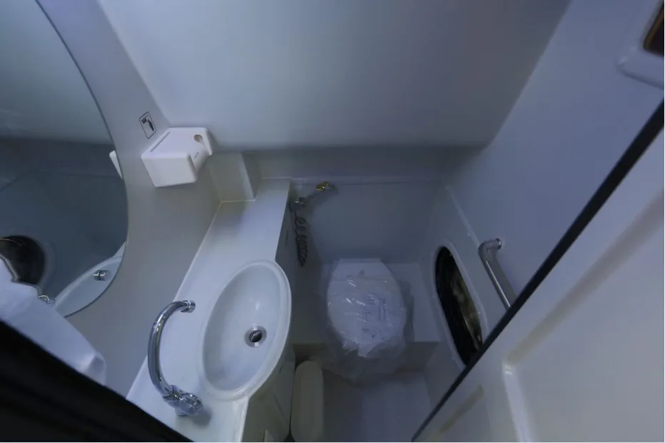 Zhongtong Diesel RHD  LHD Travel Agency Using Luxury 50 Seats Bus with Toilet