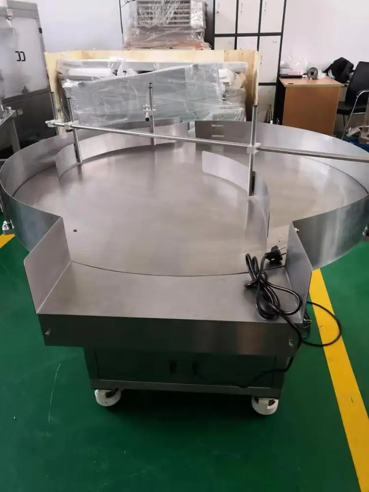 High speed food can/bottle accumulation feeding table