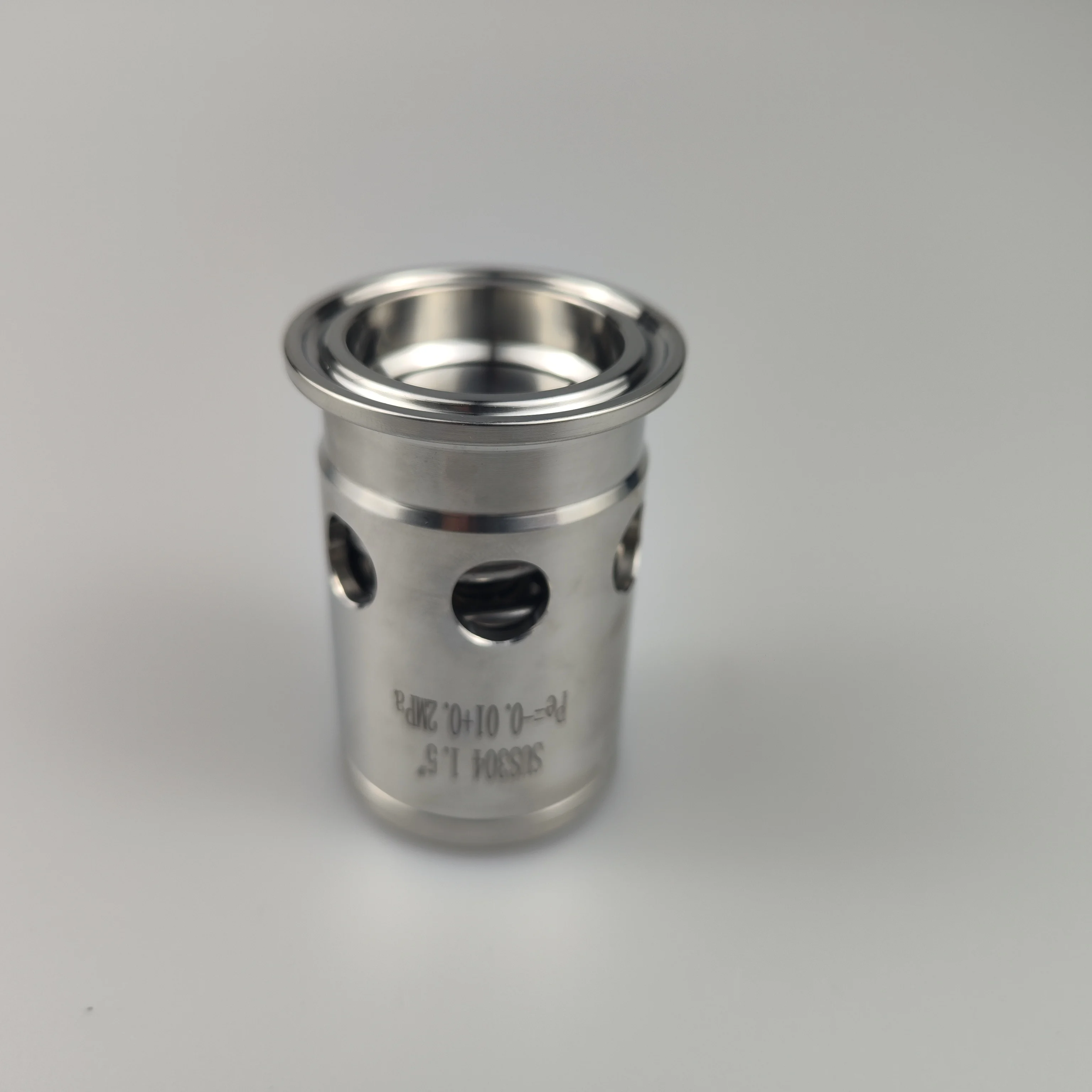 Санитарный вакуумный воздухозапускающий дыхательный клапан трехзажимный санитарный регулируемый для сброса