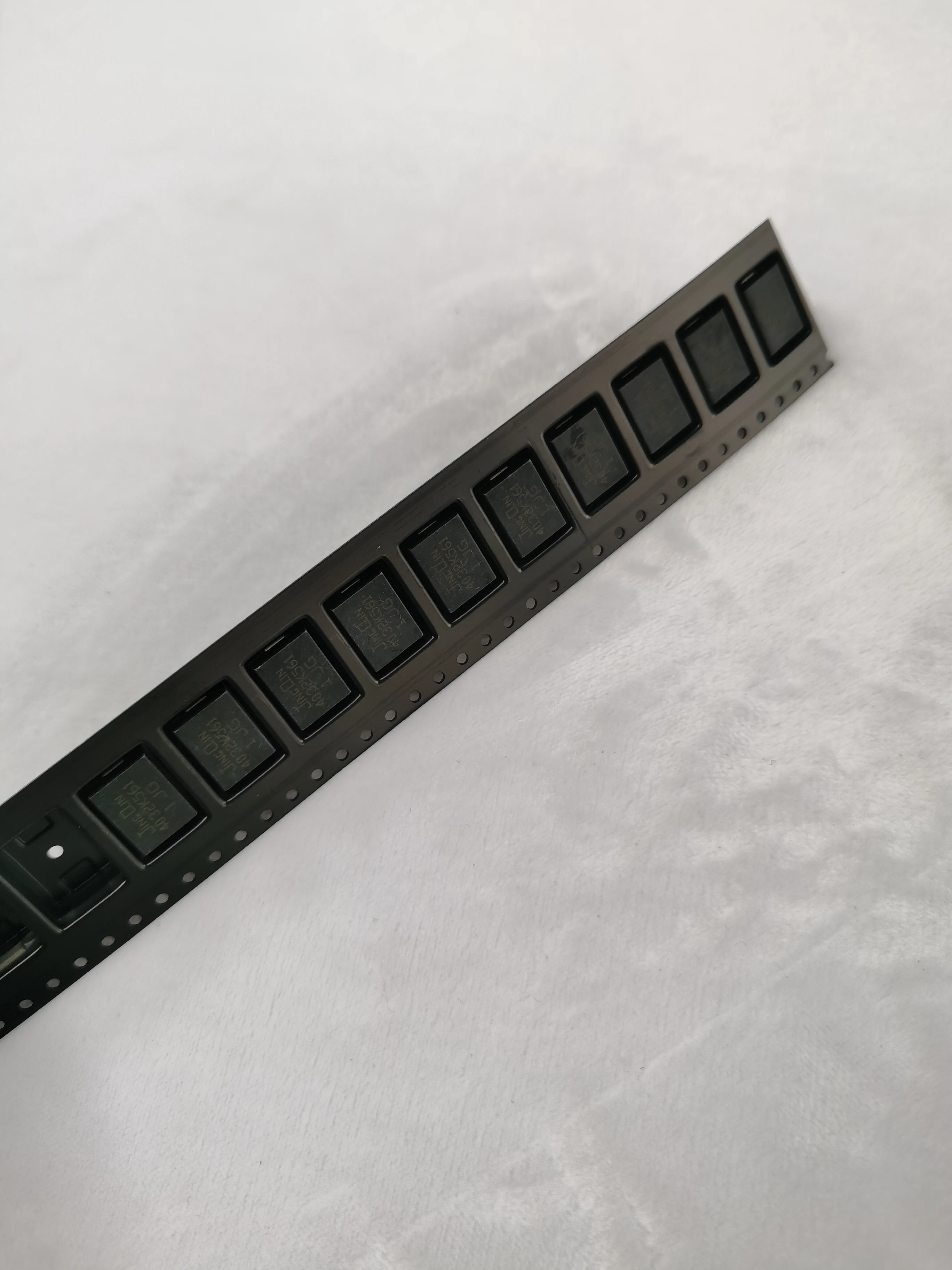 SMD Варистор 4032k561 чип