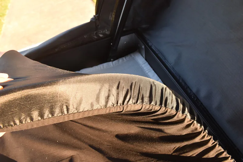 4x4 Car Foldable Outdoor Aluminum hardshell roof top tent car roof tent