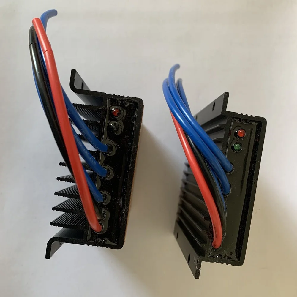 High Efficient DC 12v 24v 48V Wind Turbines Generator MPPT Charge Controller IP67 Waterproof Battery Charge Controller Regulator