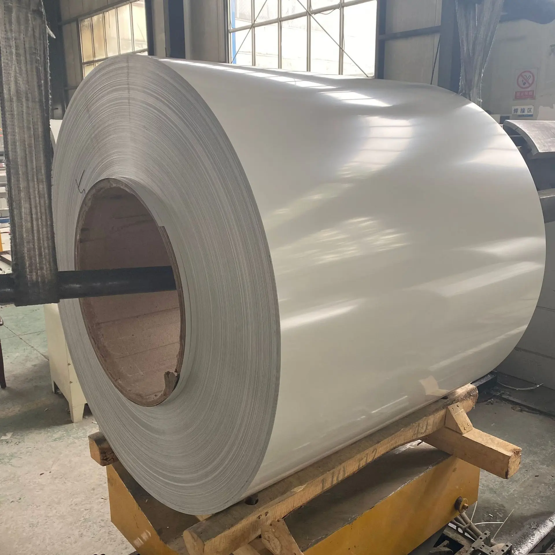Custom Processing 3003 3004 3005 3104 5052 Aluminum Alloy Strip Trim Rolls Coil Color Painted Coated For Roofing Sheets