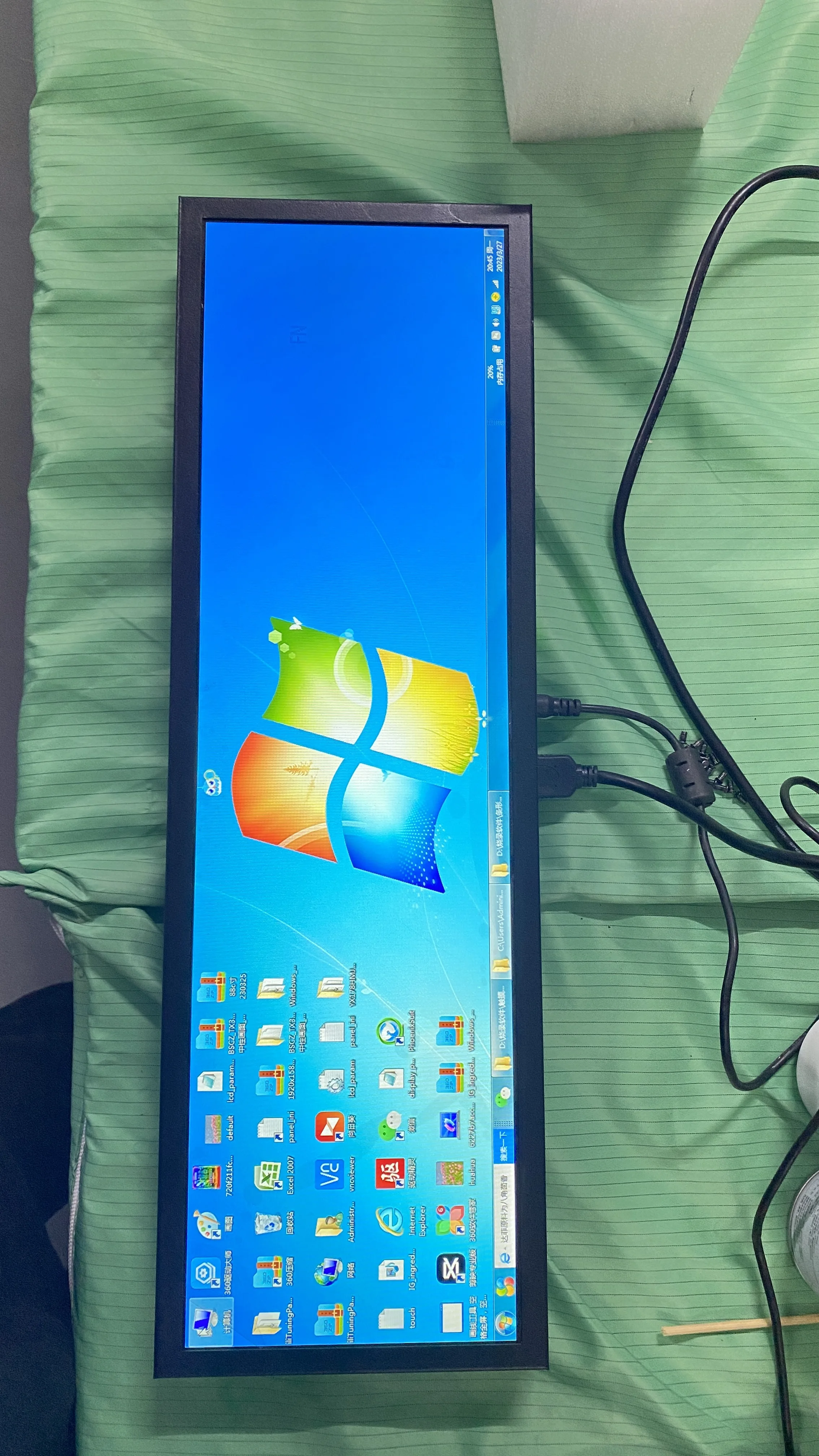 Factory wholesale 19.5 inch stretch lcd display screen for advertising digital signage and displays