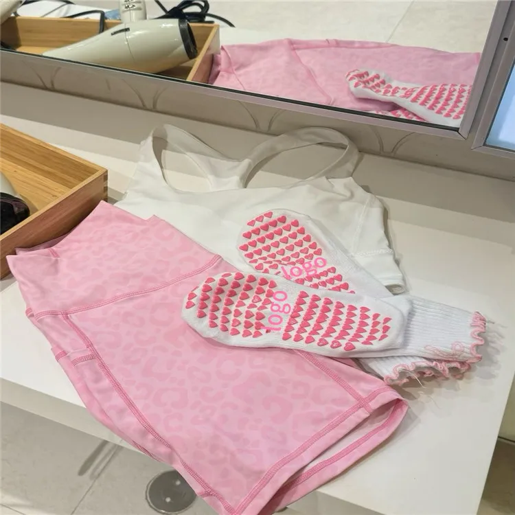 Anti Slip Yoga Pilates Grip Socks Logo Ballet Barre Cotton Crew Socks Custom Logo Grip Ruffled Pilates Yoga Socks for Women