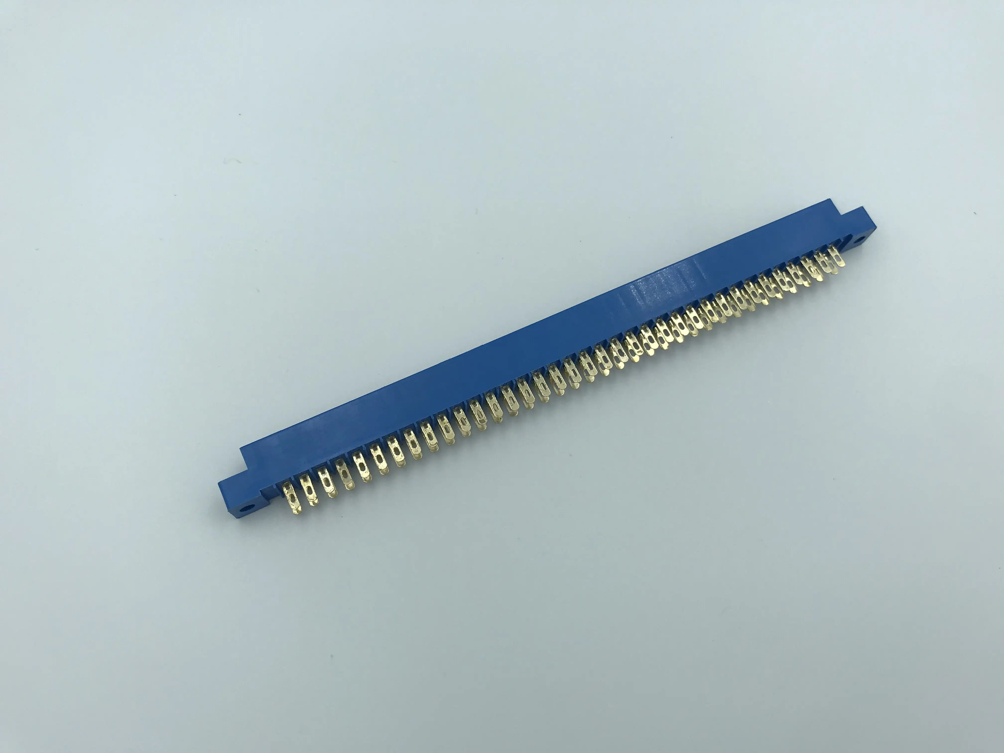2.54mm Pitch Edge Card Connector With Ear Type 44 56 60 72 86 100 pin CE ROHS LL1038-2