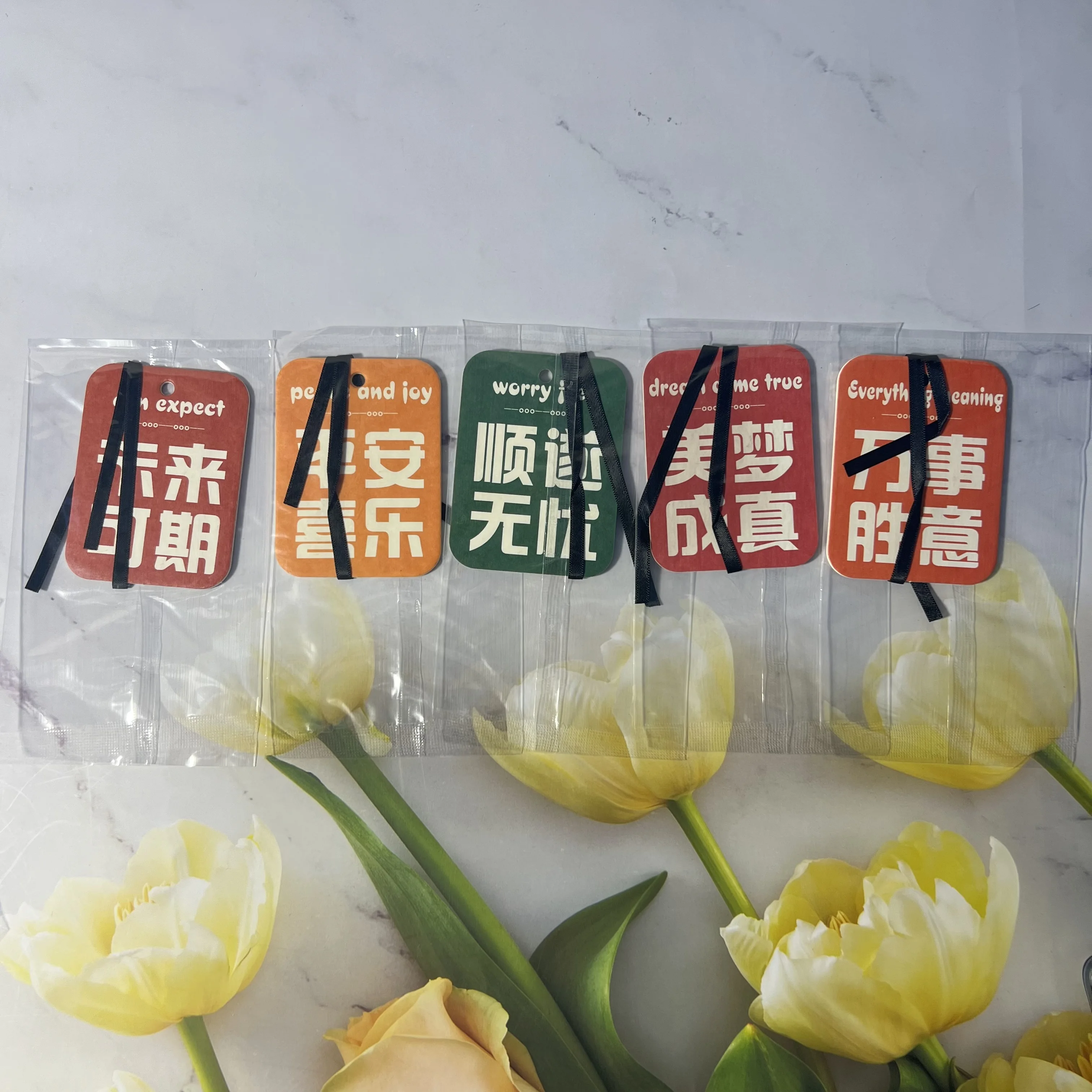 Support customized car fragrance cards, creative and trendy paper fragrance tablets, and odor-removing car fragrance tablets