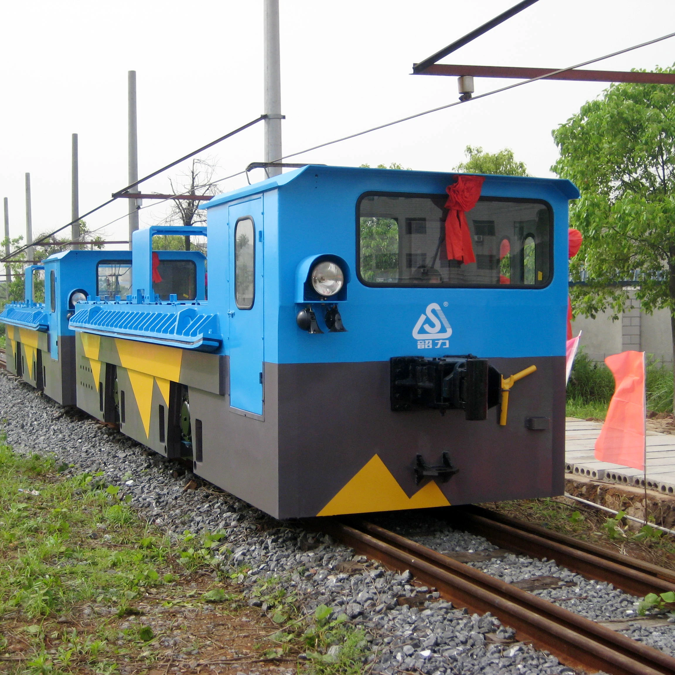 Factory Directly Selling Chinese 18 Tonne Diesel-electric Locomotive for Mine Tunnel Transportation