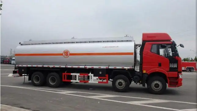 Diesel Fuel Tank Truck with Manual Transmission 6x4 Drive Wheel for Storage 8X4 Drive Wheel Option