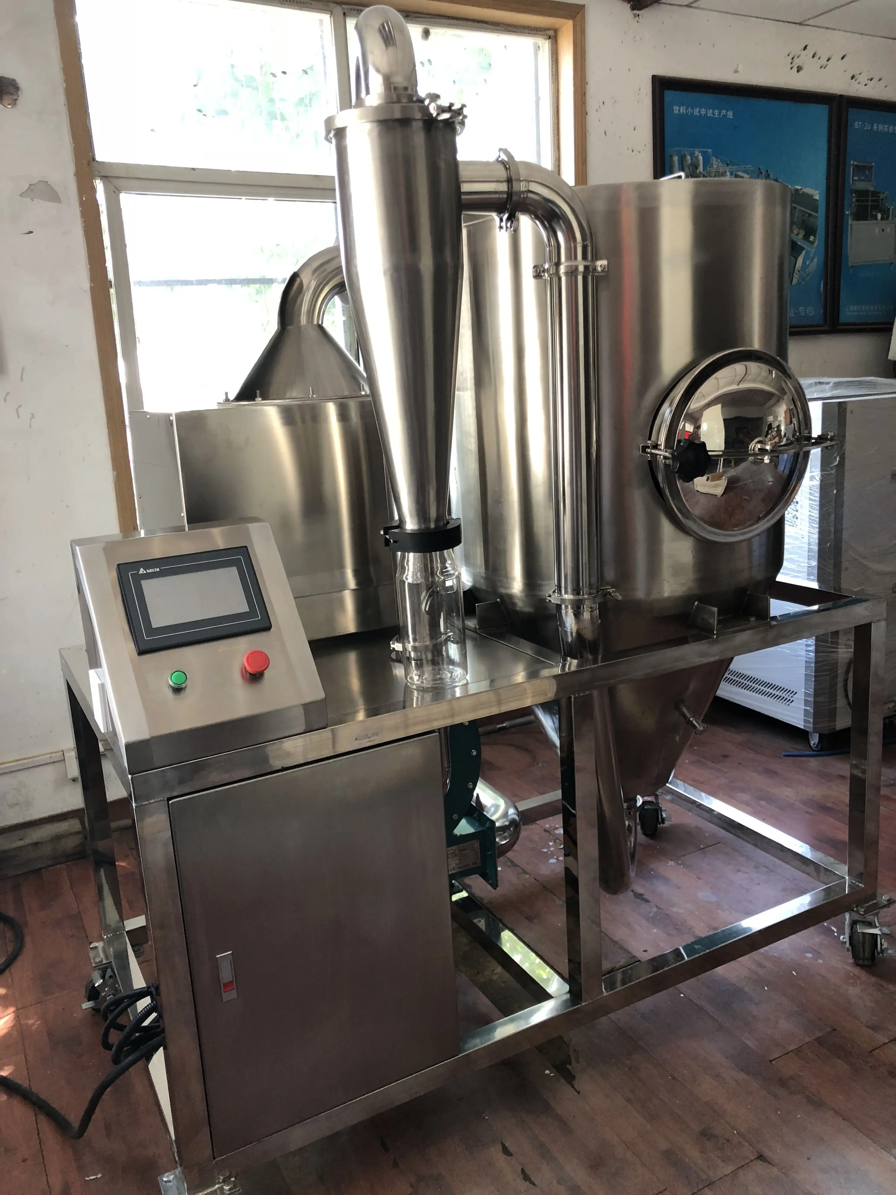 Spray dryer machine for chemical food powder with vacuum pump