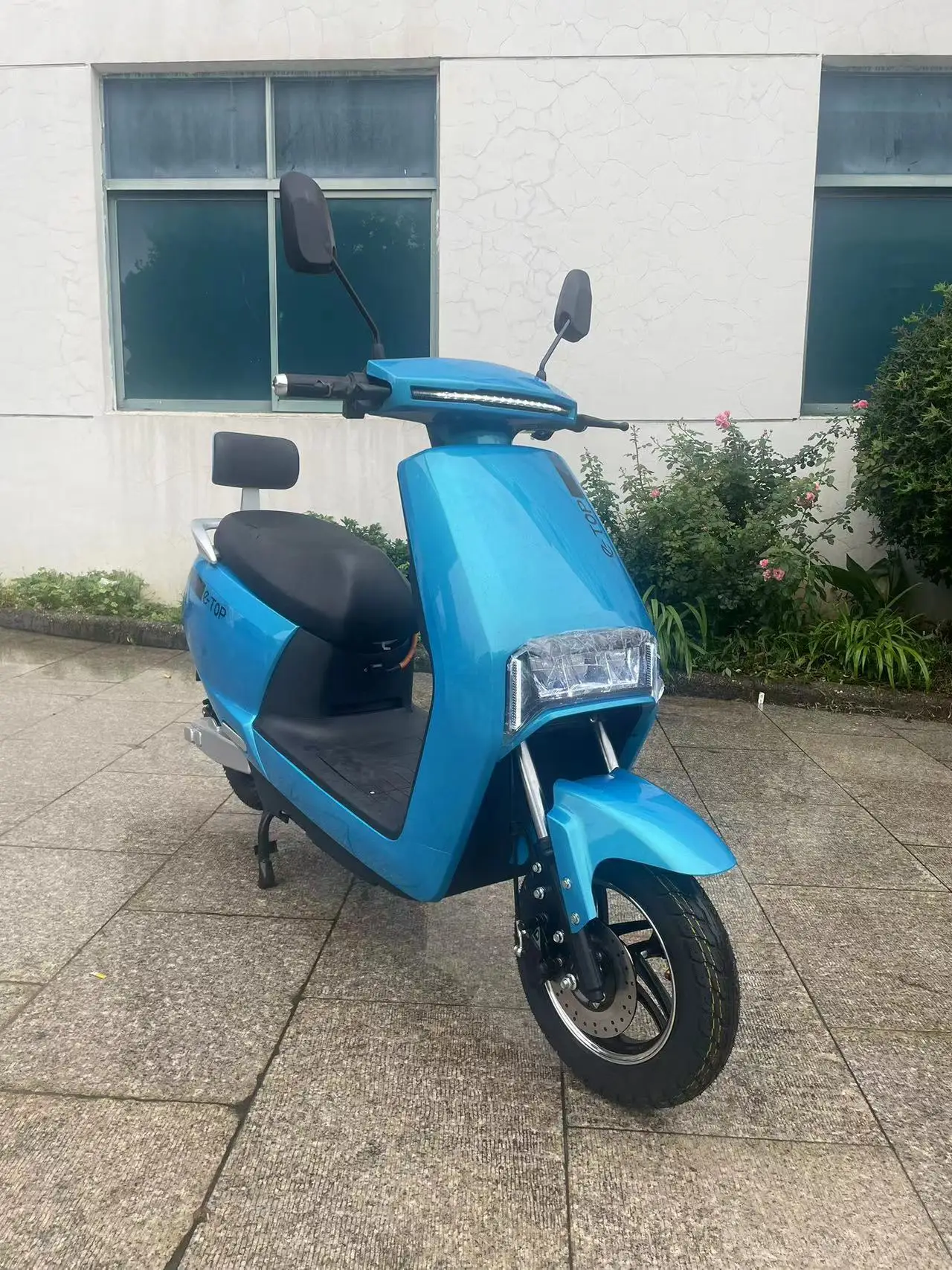 2500W 72V20AH graphene battery strong powerful electric scooter