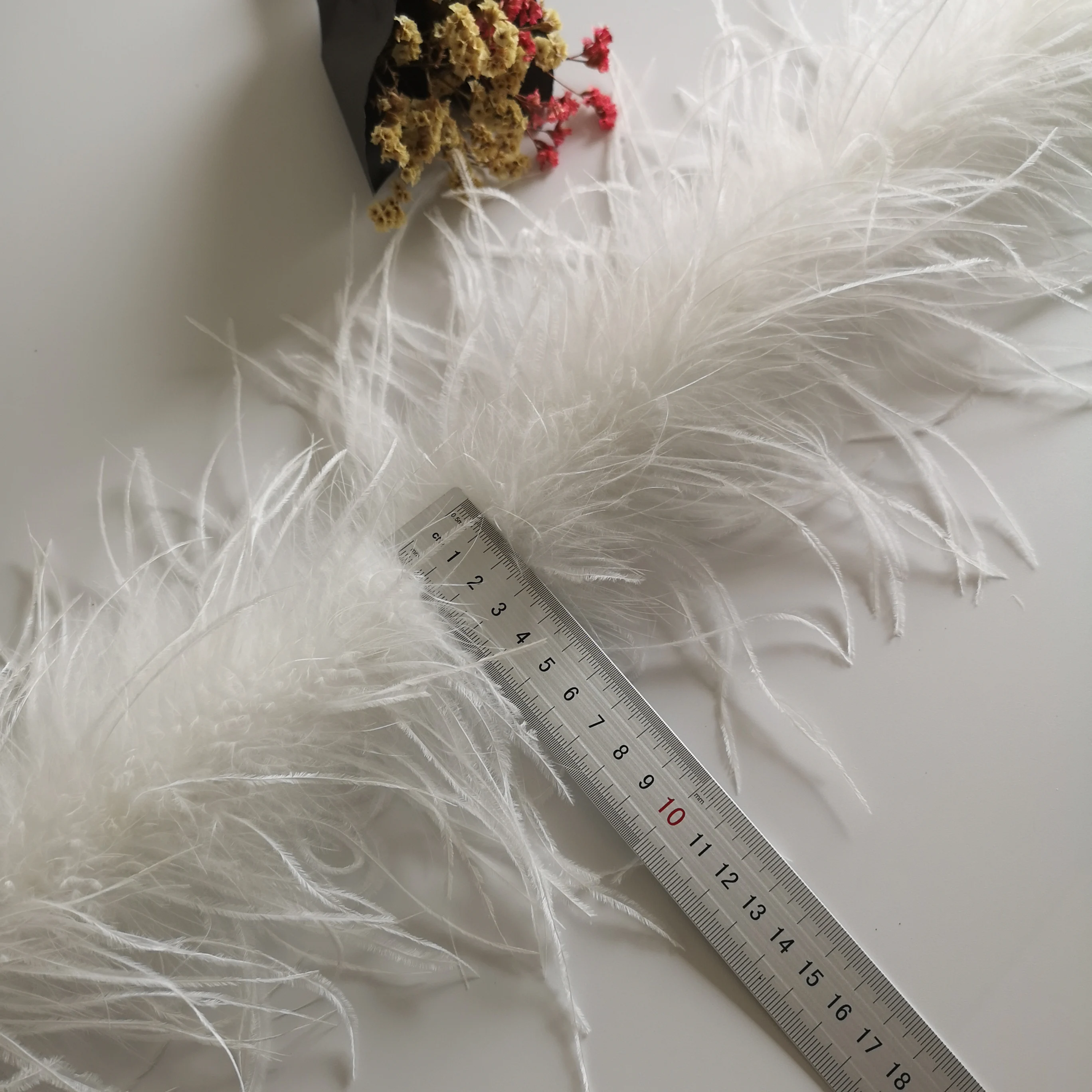 Good Quality White Customized Decor Ostrich Feather Fringe Striped Direct Deal Wholesale Feathers