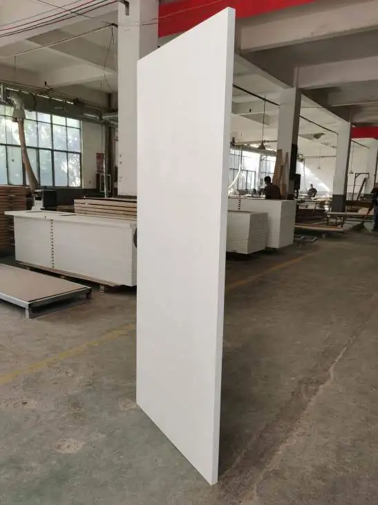 Fashion Interior Economic White Primer Wood Flat / Moulded Door