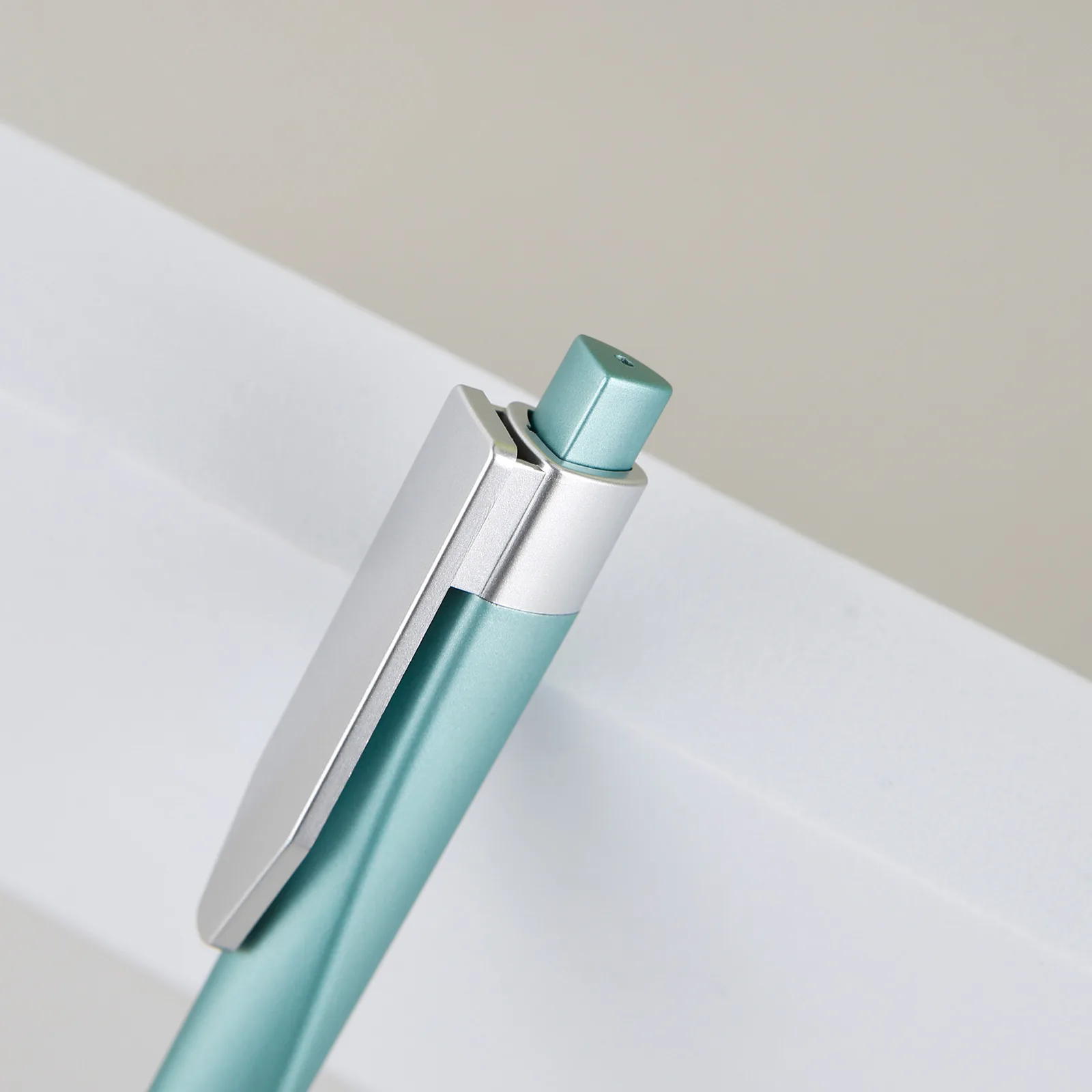 High end Creative Triangle Press Plastic Ballpoint Pen Metal Paint Exhibition Enterprise Office Advertising Gift Logo