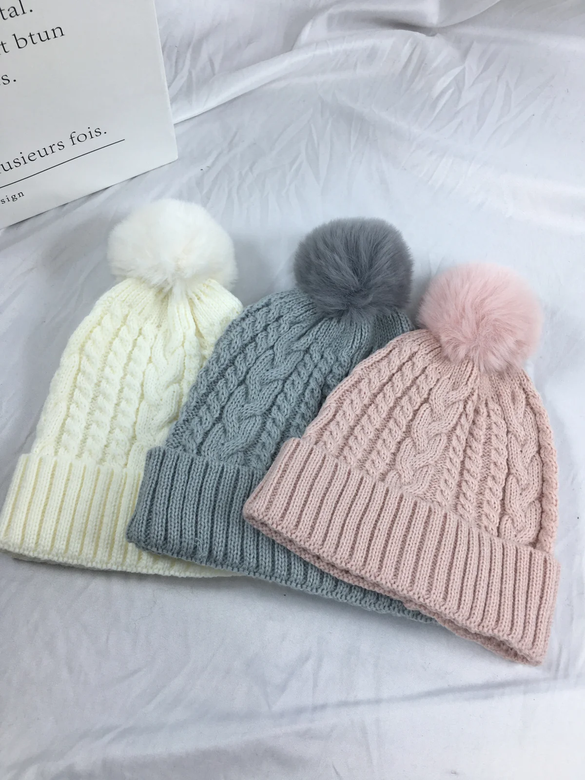 BSCI China Manufacturer Customized Fashion men girl cute cable knitted baby beanie hat with top matching fake fur pompom