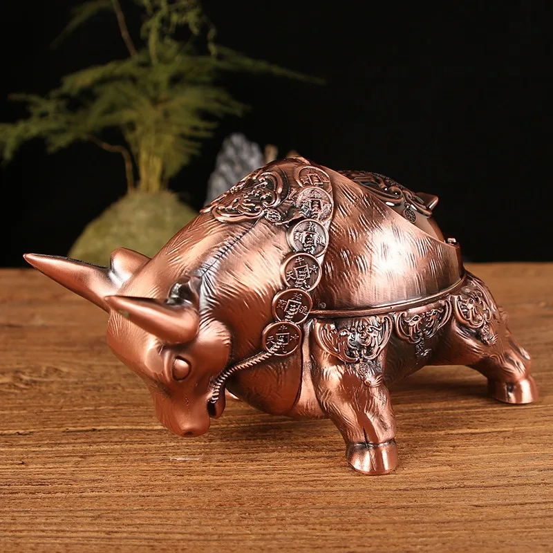Office Tabletop Ornaments Creative Style Bull Shaped Metal Ashtray With Lid