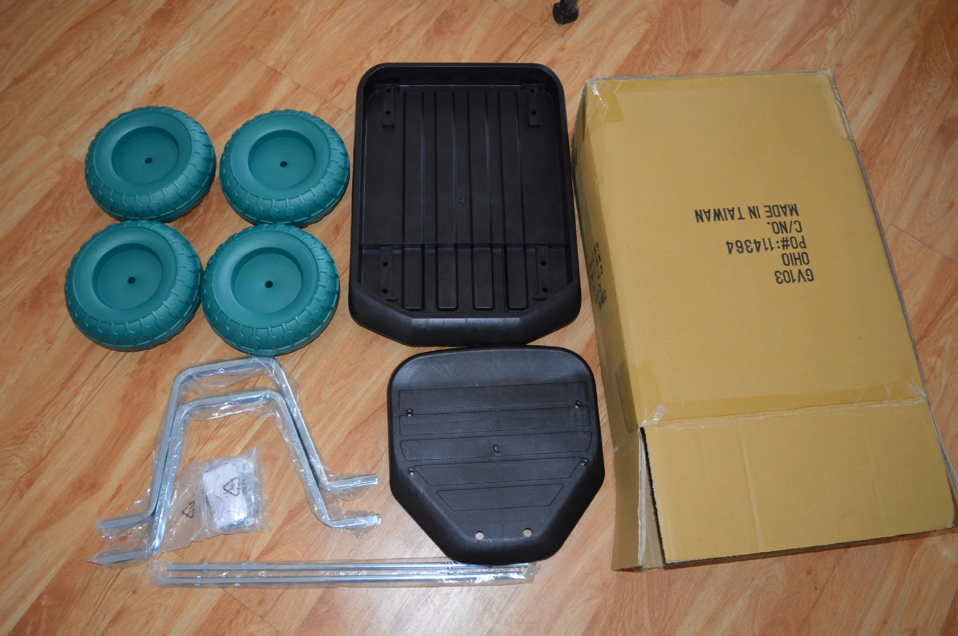 Portable Stackable Plastic Metal Frame Lightweight Removable Garden Trolley Seat Wheeled Gardening Cart Work Seat