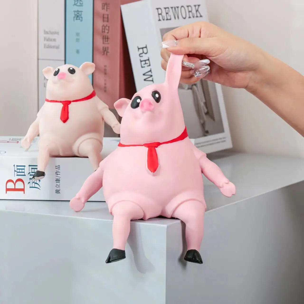 Wholesale Tiktok Pop Funny Stretchy Pigs Kids Squishy Animal With Sand Soft Cute TPR Stress Relief Fidget Sensory Toy