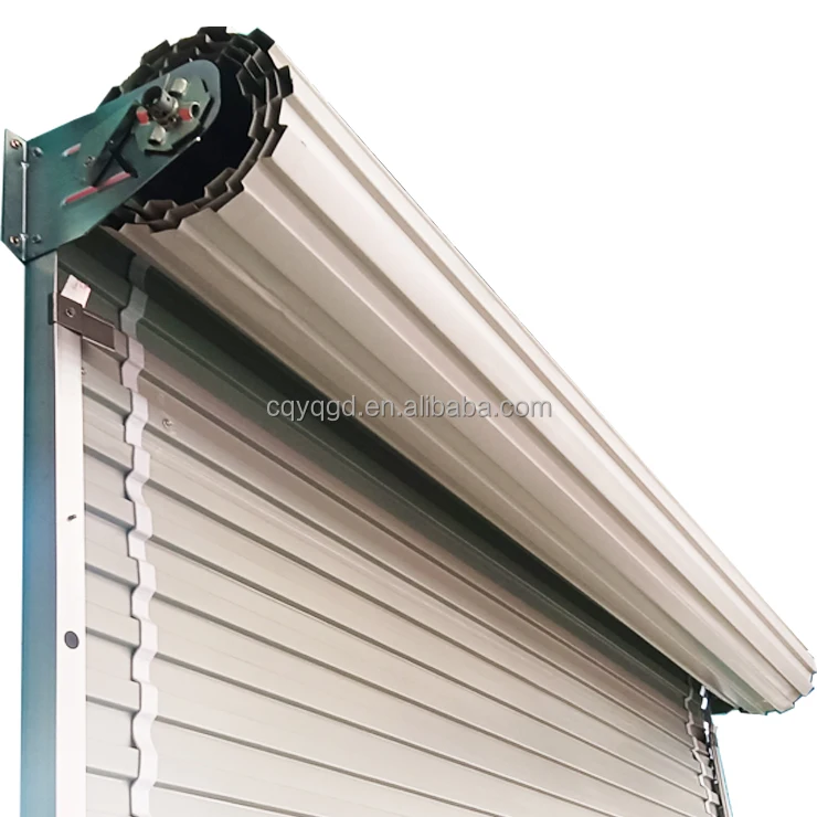 Manual lifting of steel shutter doors by factories that store rolling shutter doors
