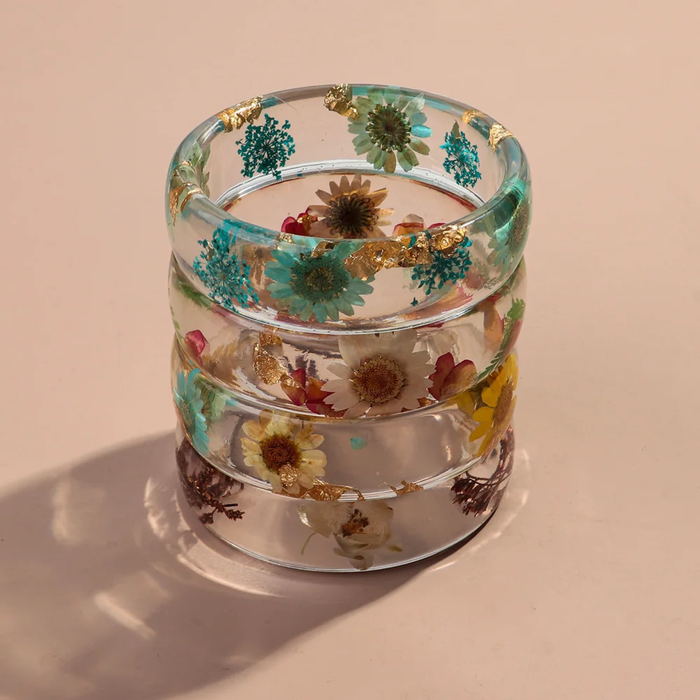 2025 Popular Leisure Resin Bangle Bohemian Colorful Romantic Dry Flower Transparent Wide Acrylic Bracelet for Women
