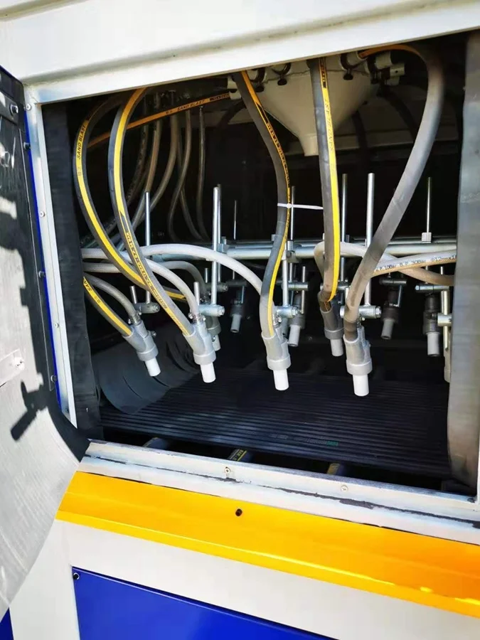 JL Automatic Conveyor belt sand blasting machine  with 12 pcs blasting guns for  clutch plate blasting