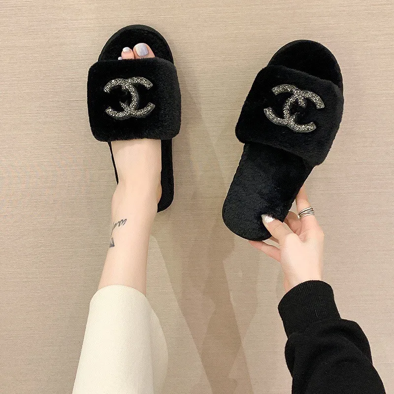 Wholesale fuzzy girls designer inspired slippers fur slippers slippers for ladies