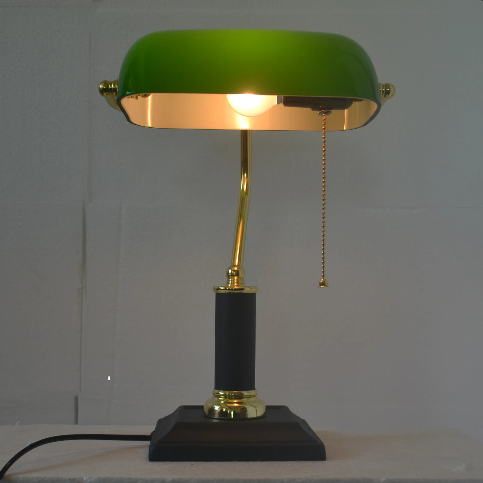 Nostalgic American antique and classical bank desk lamp  Republic of China vintage green hood old Shanghai desk lamp