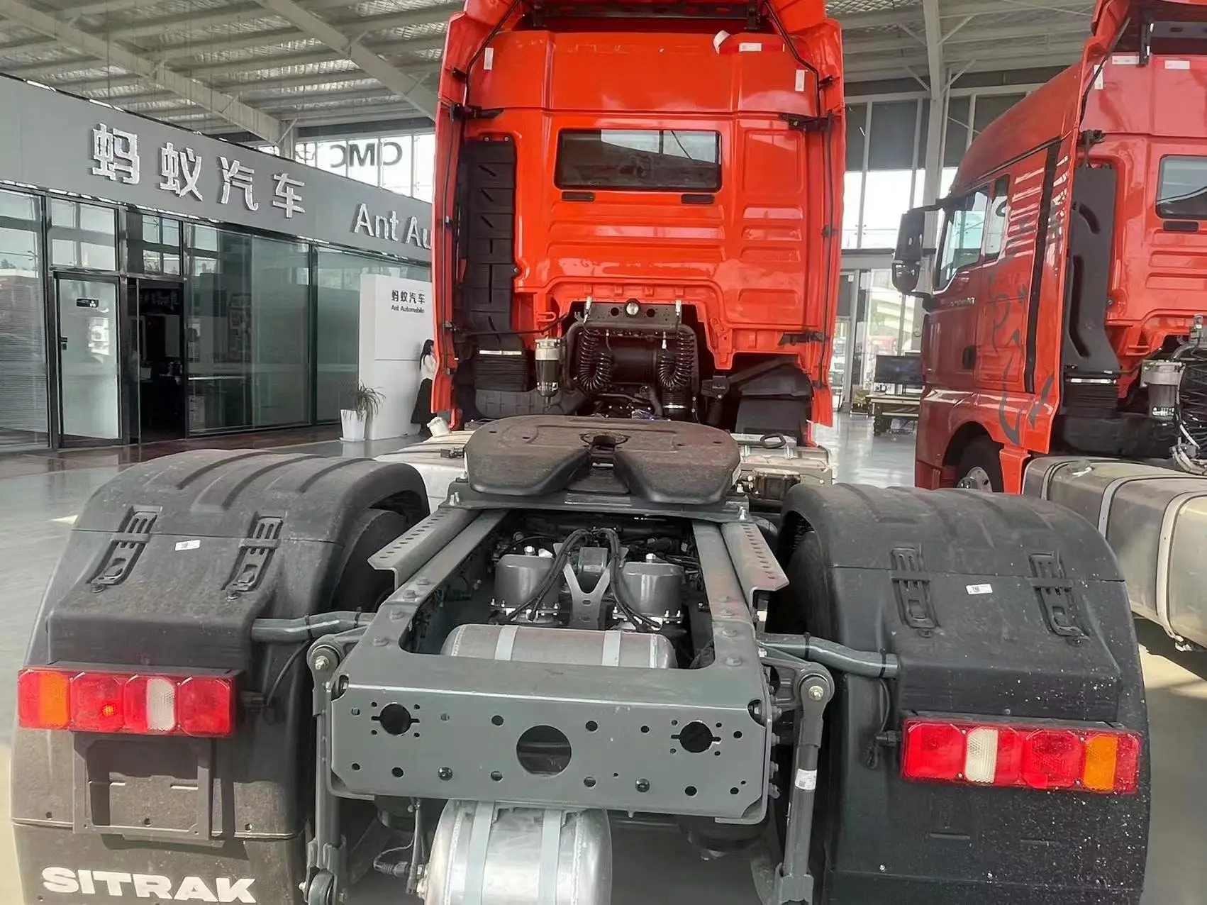 Hot Selling Russia SINOTRUK Sitrak  G7 4*2 Tractor Truck 490hp Truck Head Transporting for Trailers