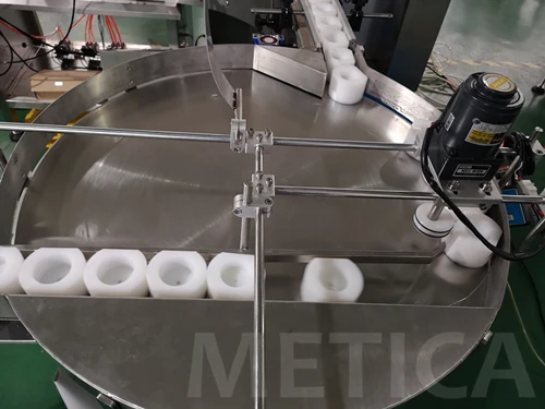 Машина для розлива духов METICA для косметической промышленности, машина для розлива и обжима, машина для нанесения этикеток, круглая линия для парфюма и лосьона