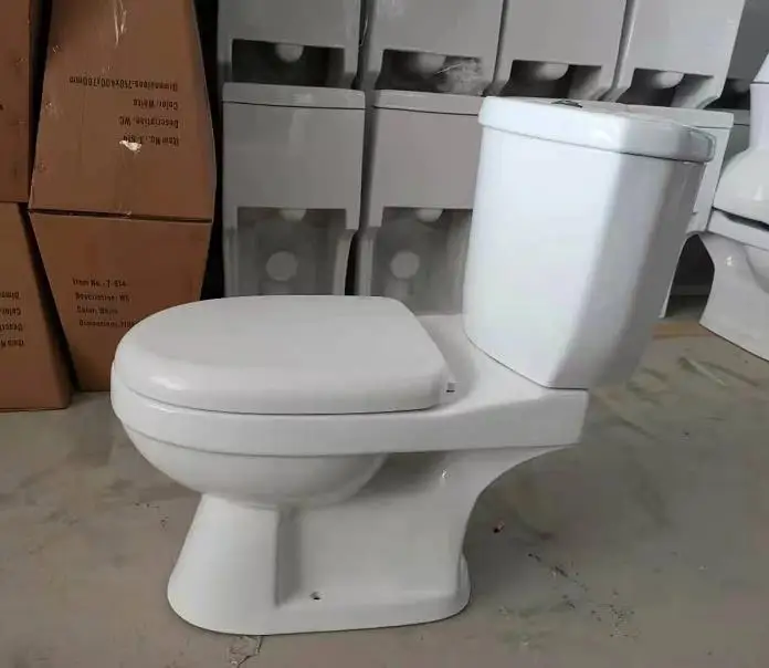 Керамический туалет из двух частей