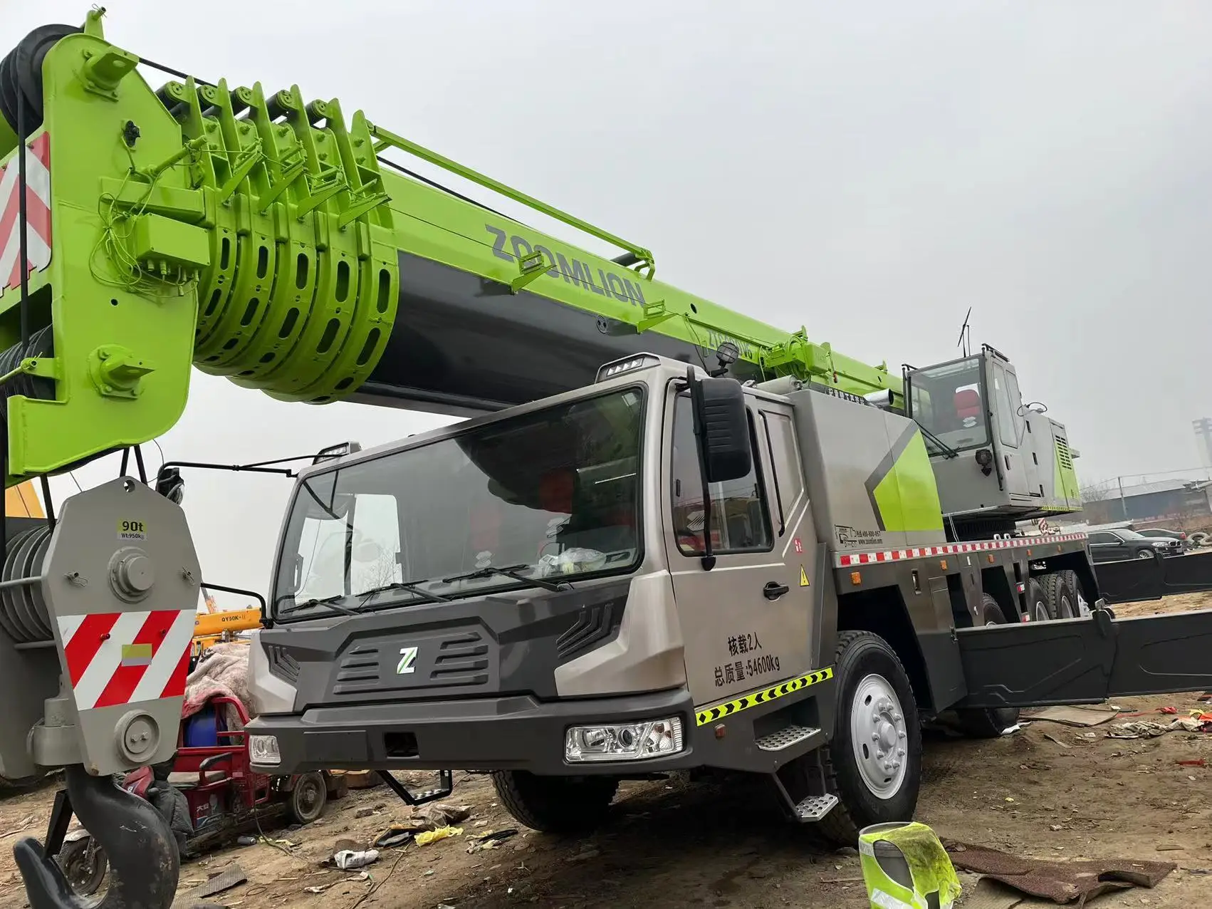 China Truck Crane 90 Tons Capacity Precision Engineering Crane QY90K/QY90V/ZTC900V
