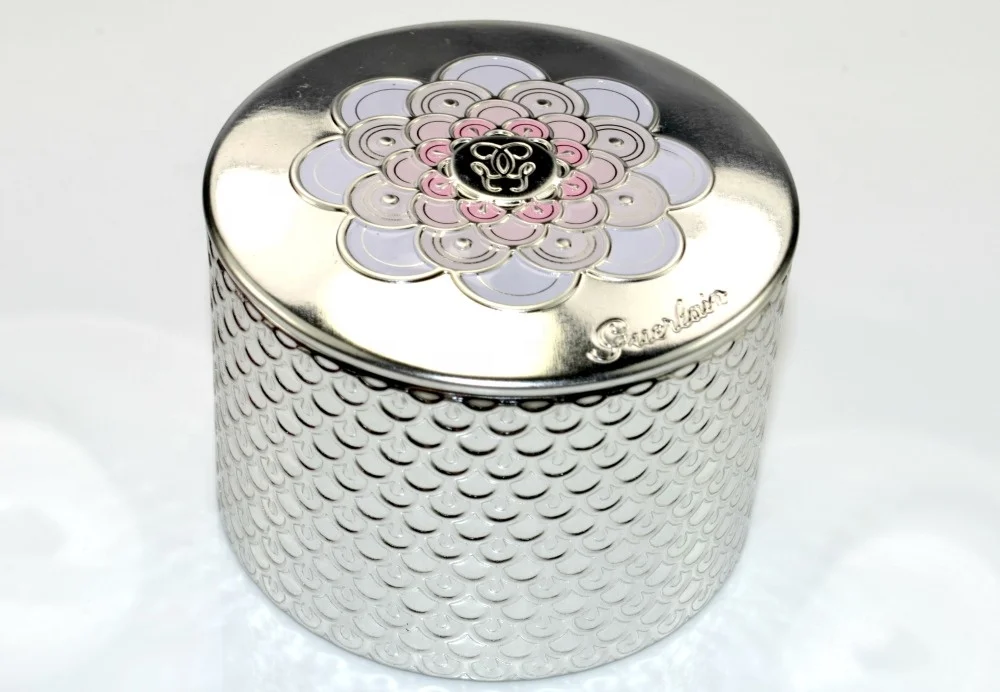 
Sedex 4 Pillar China metal packaging factory All Over Embossed Round cosmetic tin box with plastic cup for Pearls Powder 