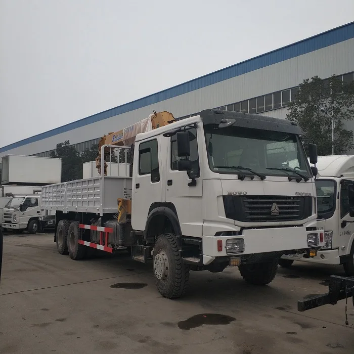 New SINOTRUK 6x6 crane truck with 12 ton crane