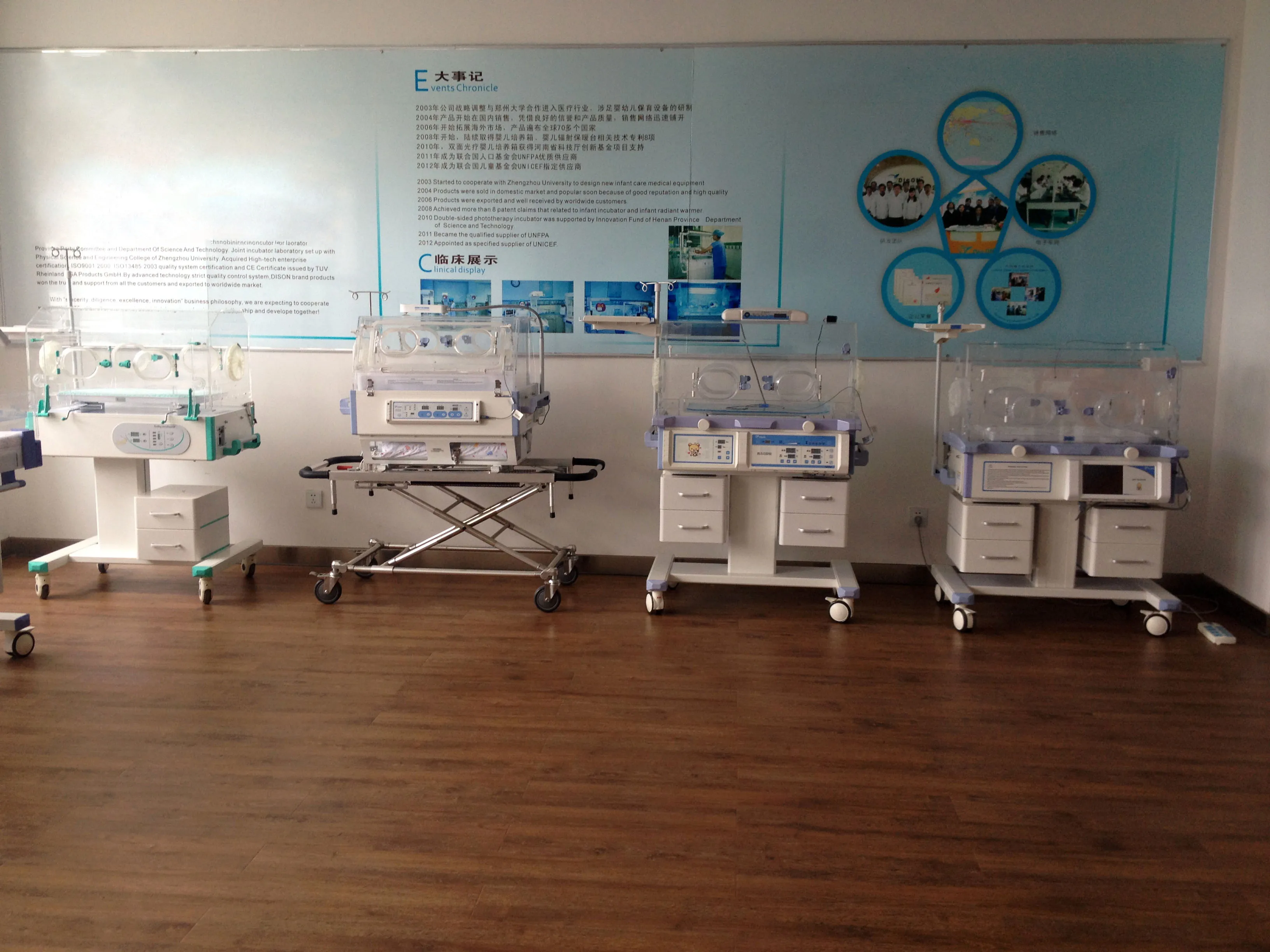 Neonatal Infant Incubators Baby Warmers Radiant Price with LED Touch Screen