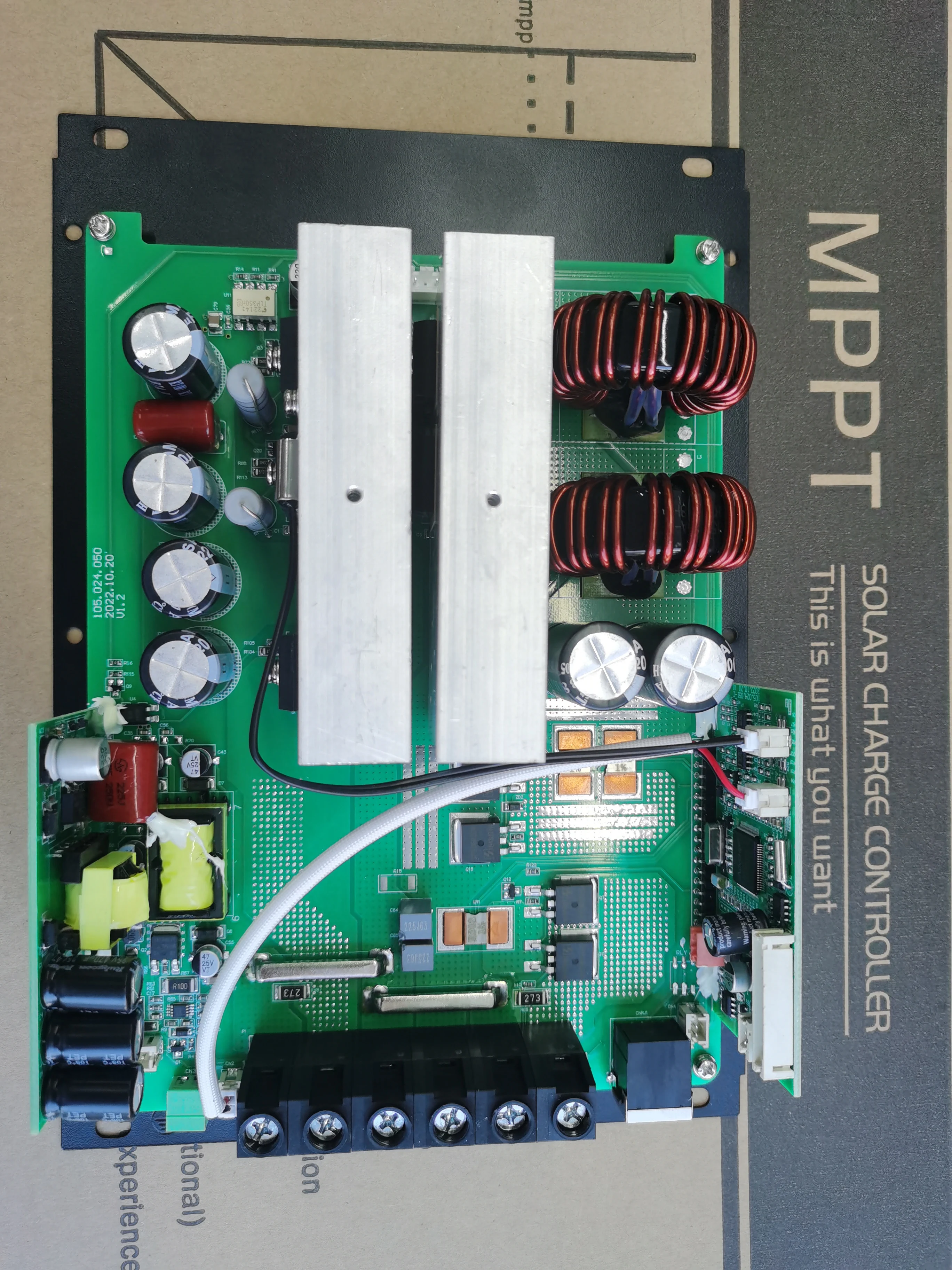 Guvenlik di carica 48V WiFi APP 4G Built In Batter 200VDC PV Solar Panel System LFP 60A IP65 MPPT Charge Controller