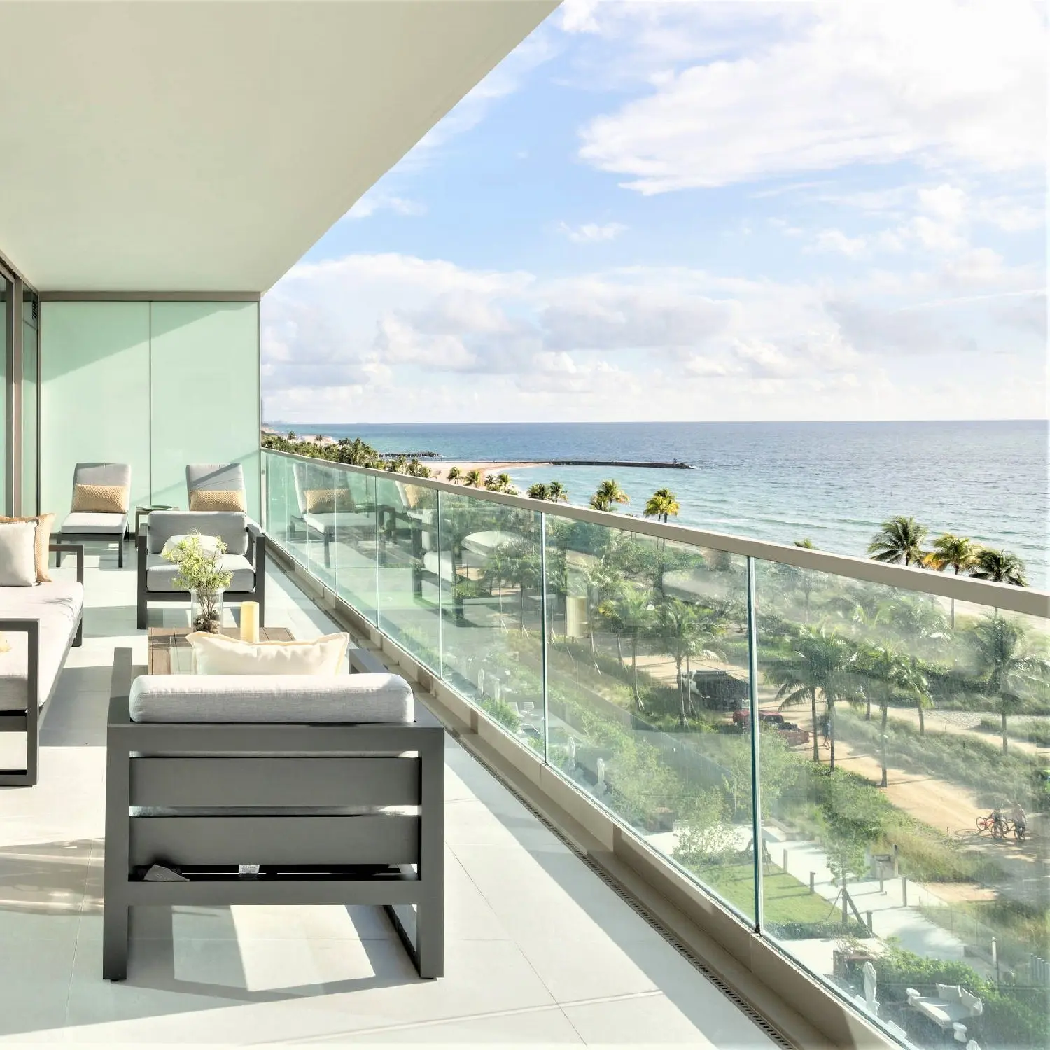 High Quality Exquisite Customized  U-shaped Aluminum Alloy Glass Railing SGCC for Villa From Foshan Factory