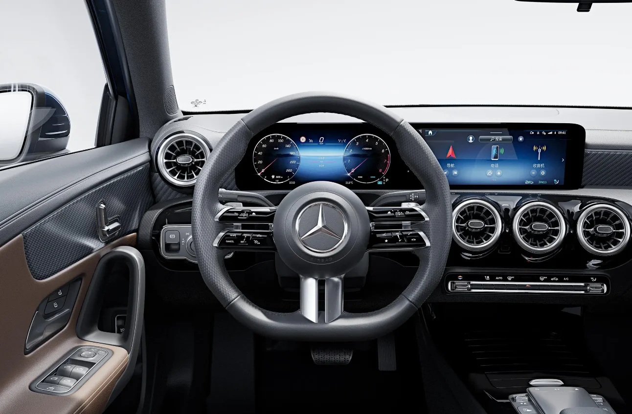 High Performance 2024 Chinese Mercedes-Amg Benz A Class 180L/200L Left Hand Drive Sedan Gasoline Vehicle Luxury New Car For Sale