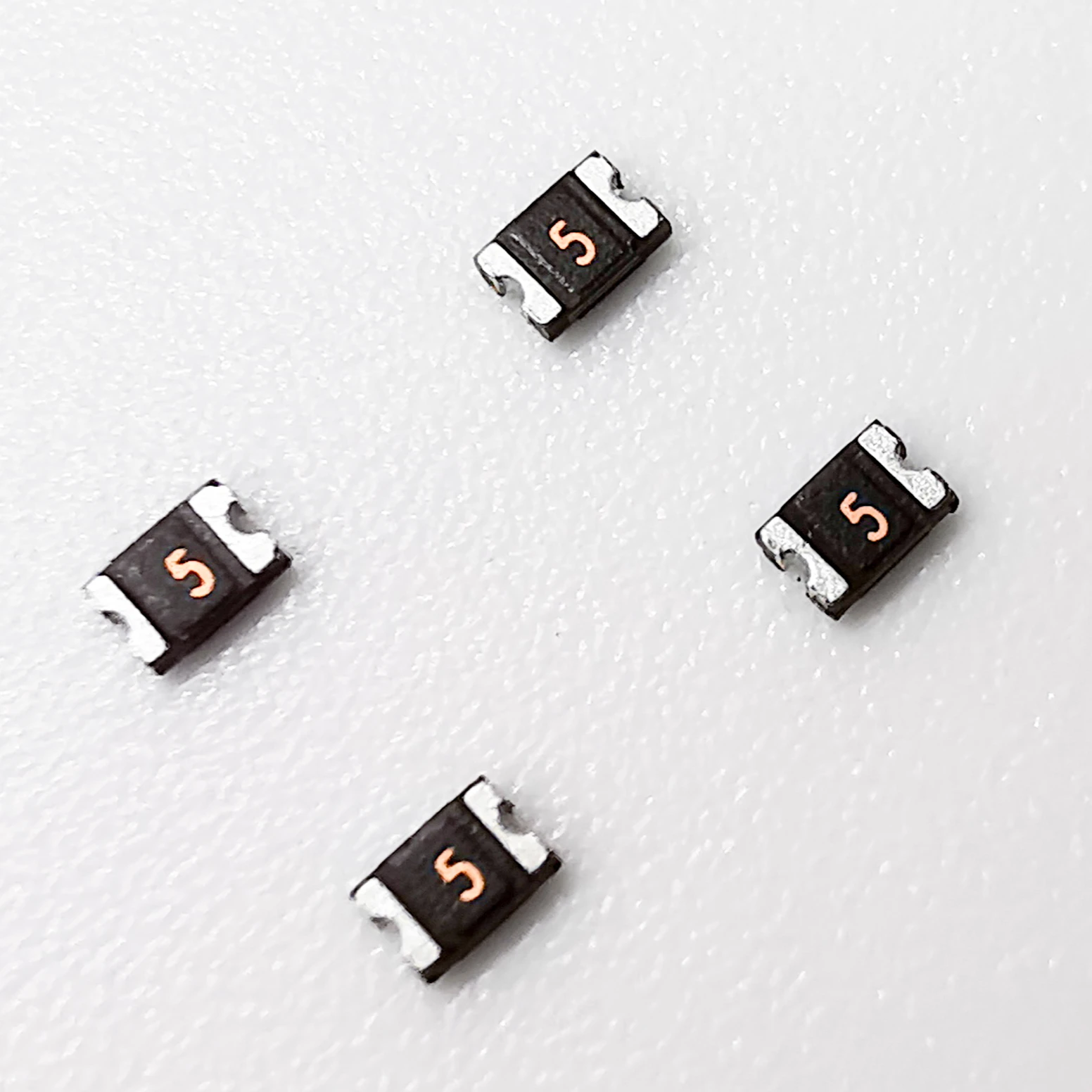 Chinese manufacturer sells high quality SMD0805R050SF 12V, 0.5A automotive plug-in ANS Midi fuse