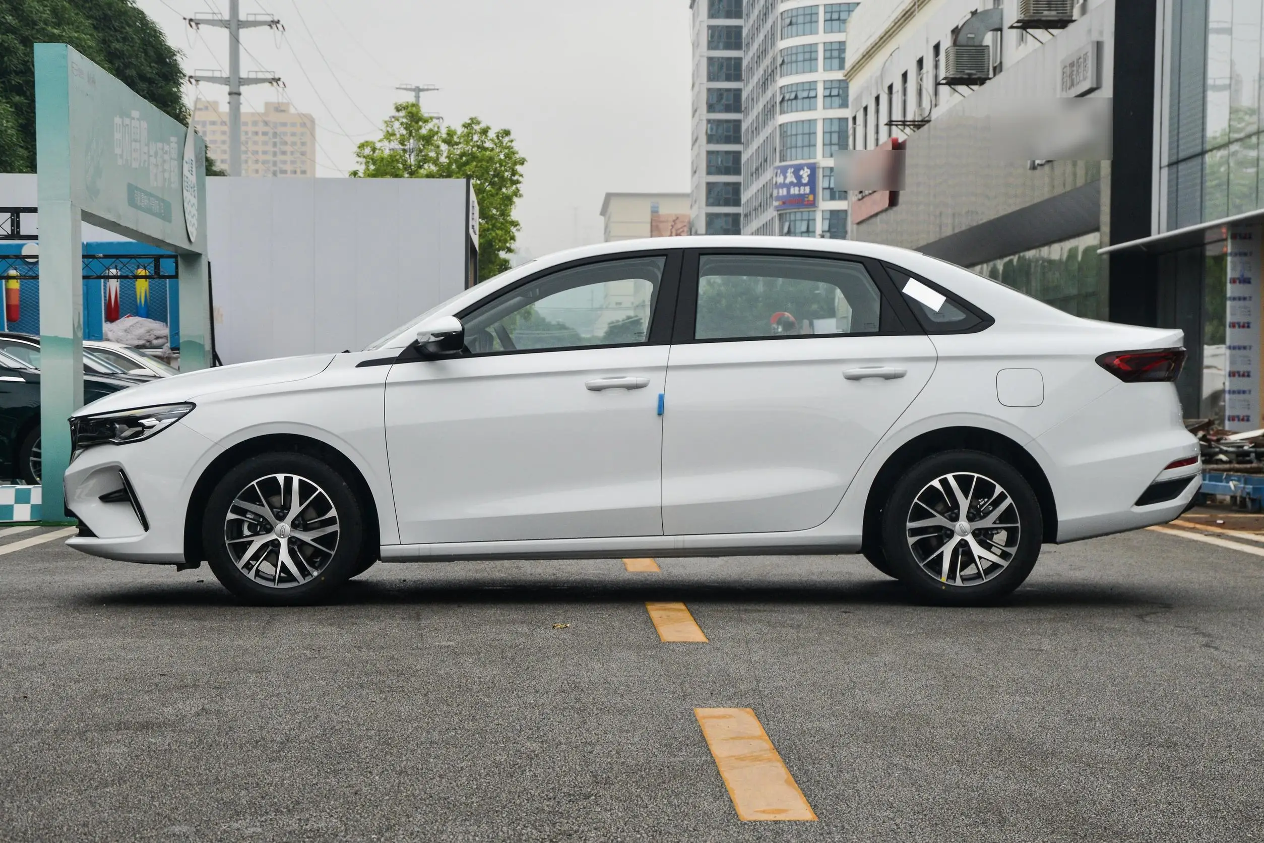 Hot Sale 2023 Geely Emgrand 1.5L MT Compact Family Sedan Cheap Petrol Vehicle New Gasoline Cars