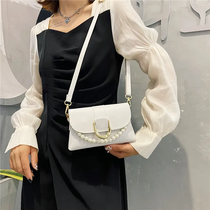 Wholesale small popular  white pearl  chain handbag strap ladies pu leather girl women handbag