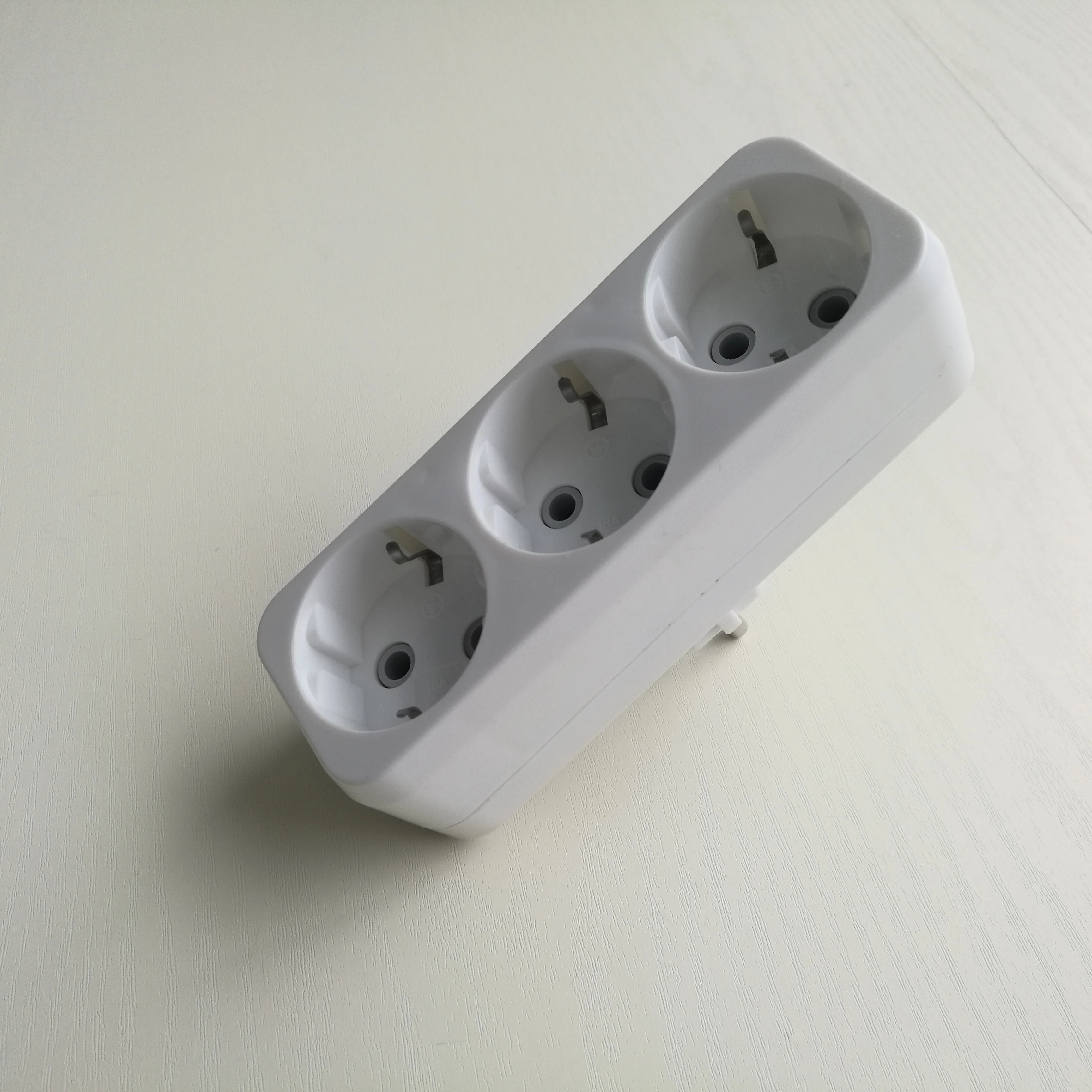 Type 3 Electrical Socket Factory Cost European Adapter Electrical Plug Standard Grounding White PP Material CE, Rohs XH-A1004